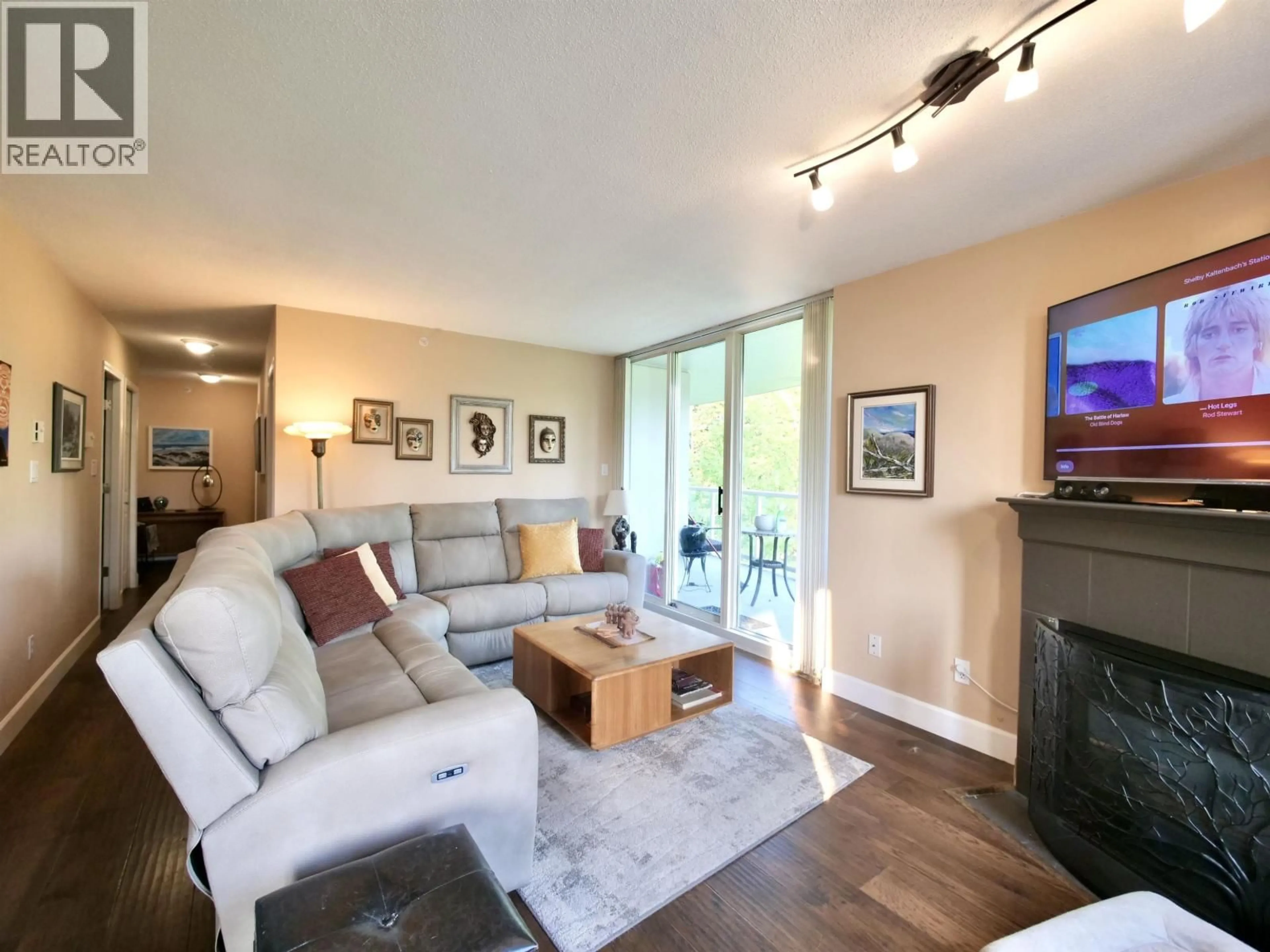 Living room with furniture, wood/laminate floor for 505 - 200 NEWPORT DRIVE, Port Moody British Columbia V3H5B7
