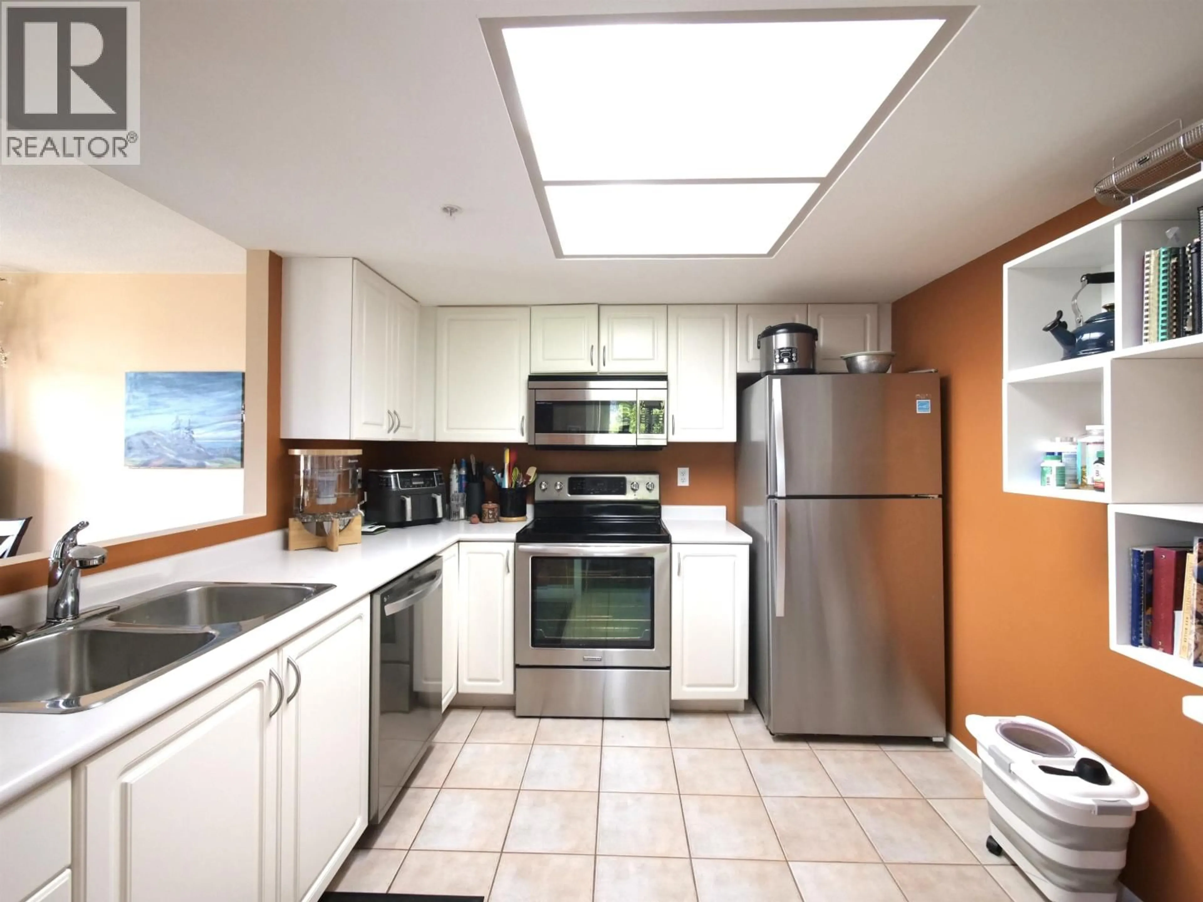 Standard kitchen, ceramic/tile floor for 505 - 200 NEWPORT DRIVE, Port Moody British Columbia V3H5B7
