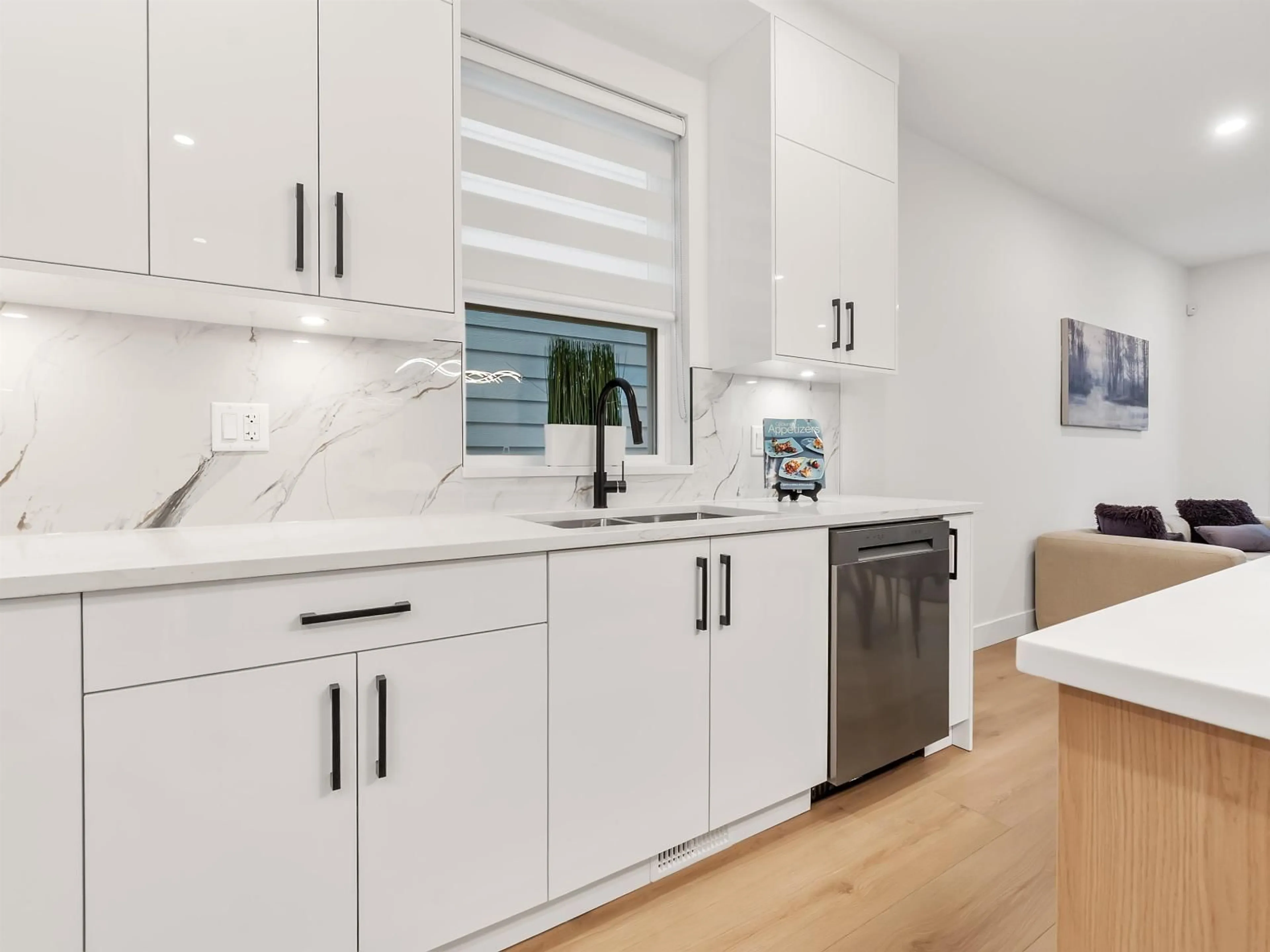Contemporary kitchen, ceramic/tile floor for 102 - 16693 16 AVENUE, Surrey British Columbia V3S9X7