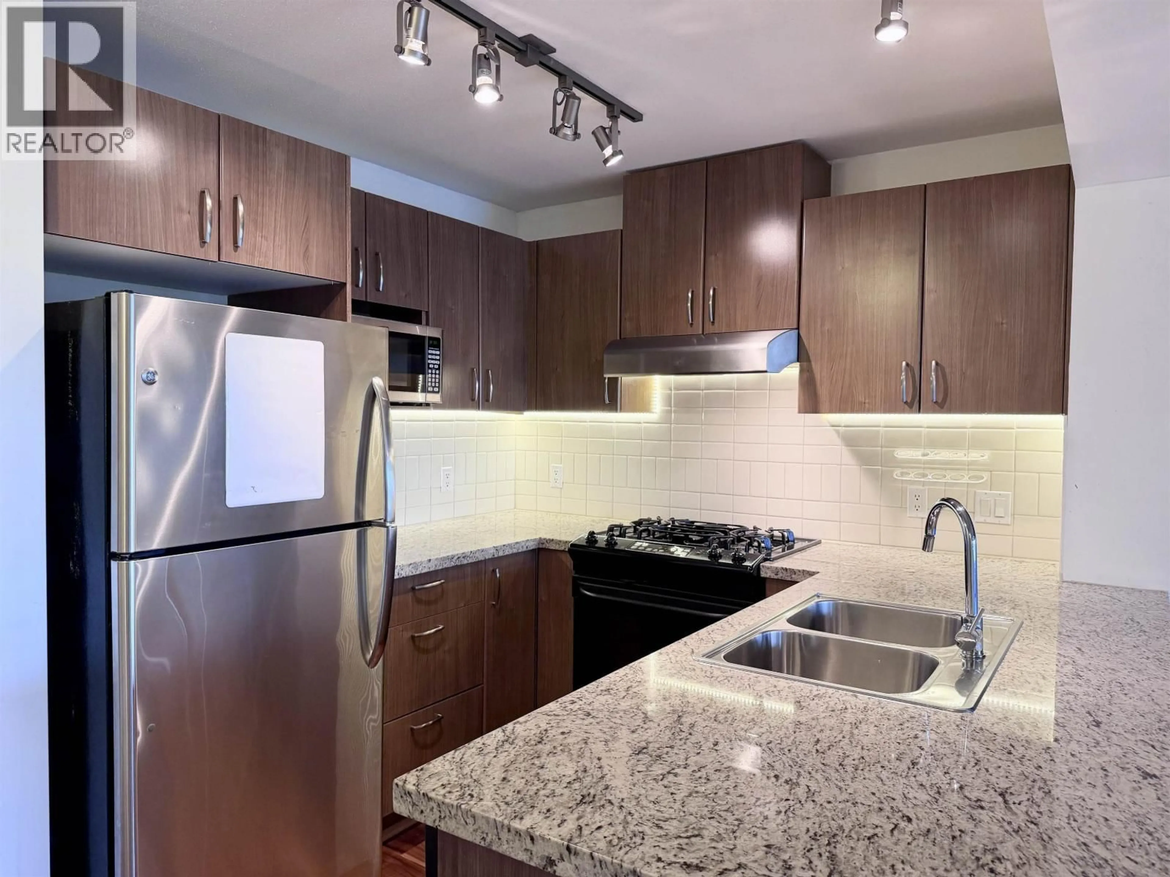 Standard kitchen, unknown for 402 - 3082 DAYANEE SPRINGS BOULEVARD, Coquitlam British Columbia V3E0A3
