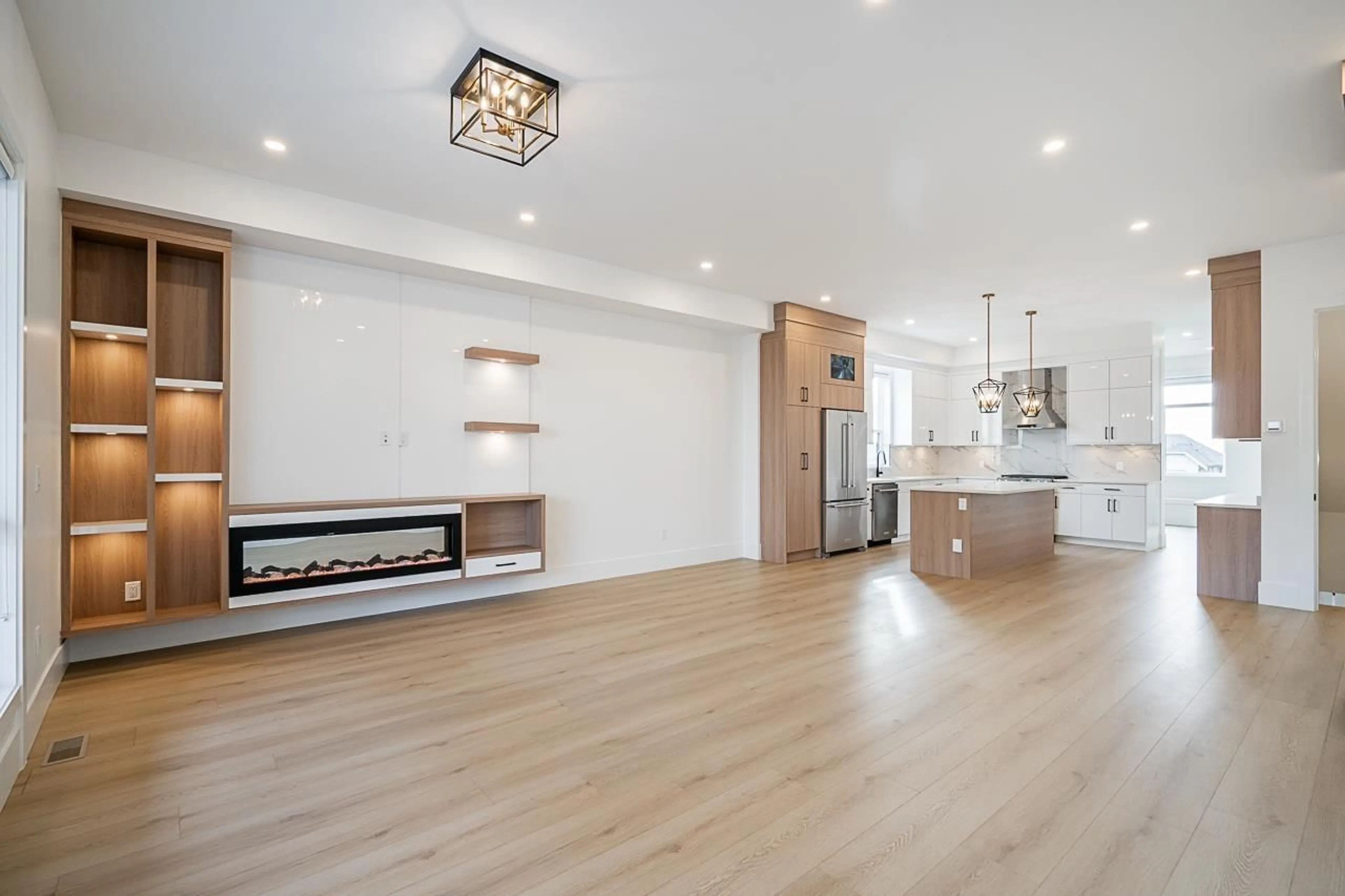 Open concept kitchen, unknown for 16685 16 AVENUE, Surrey British Columbia V3S9X7