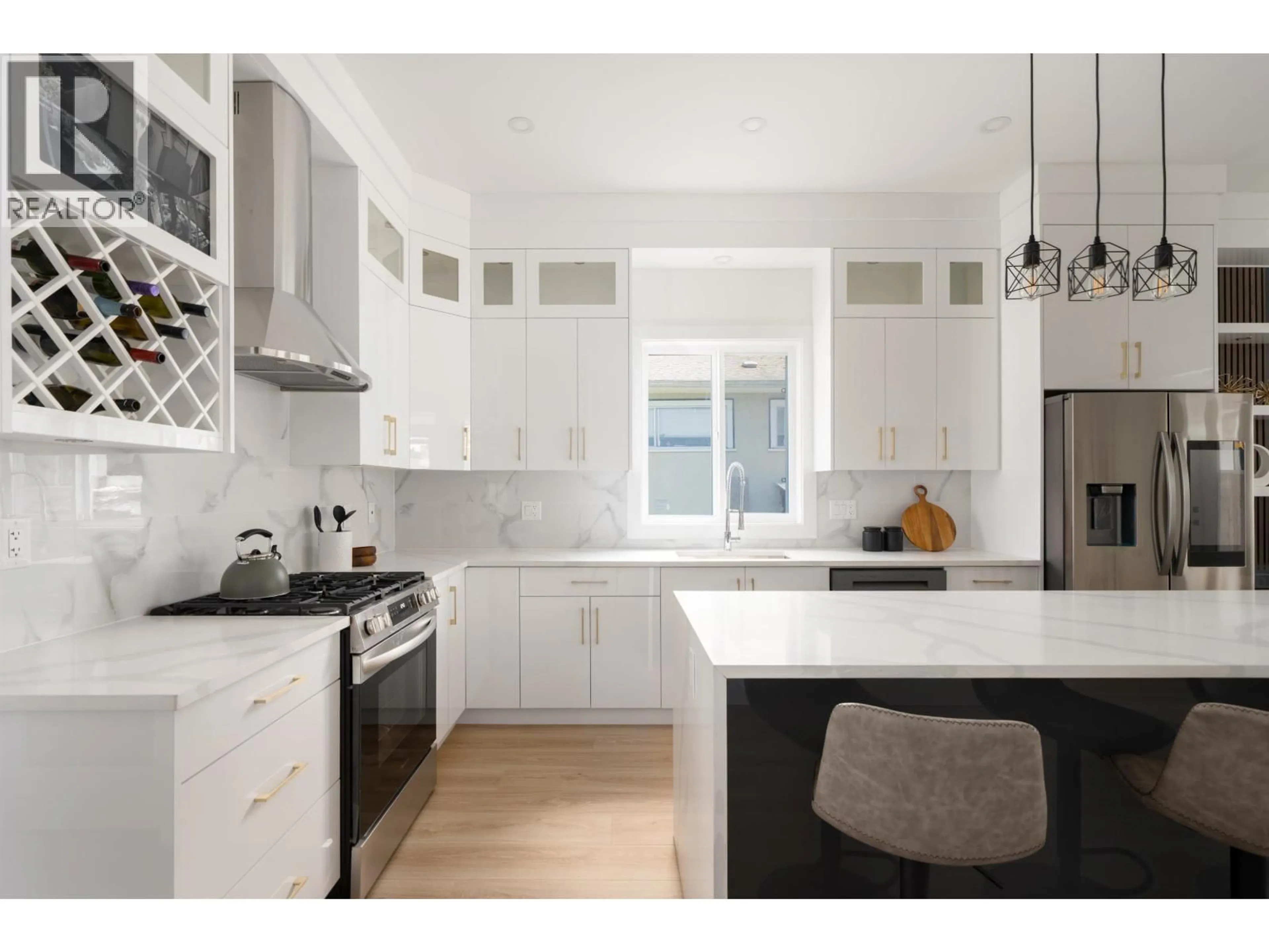 Contemporary kitchen, ceramic/tile floor for 1 - 122 EIGHTH AVENUE, New Westminster British Columbia V3L1X8