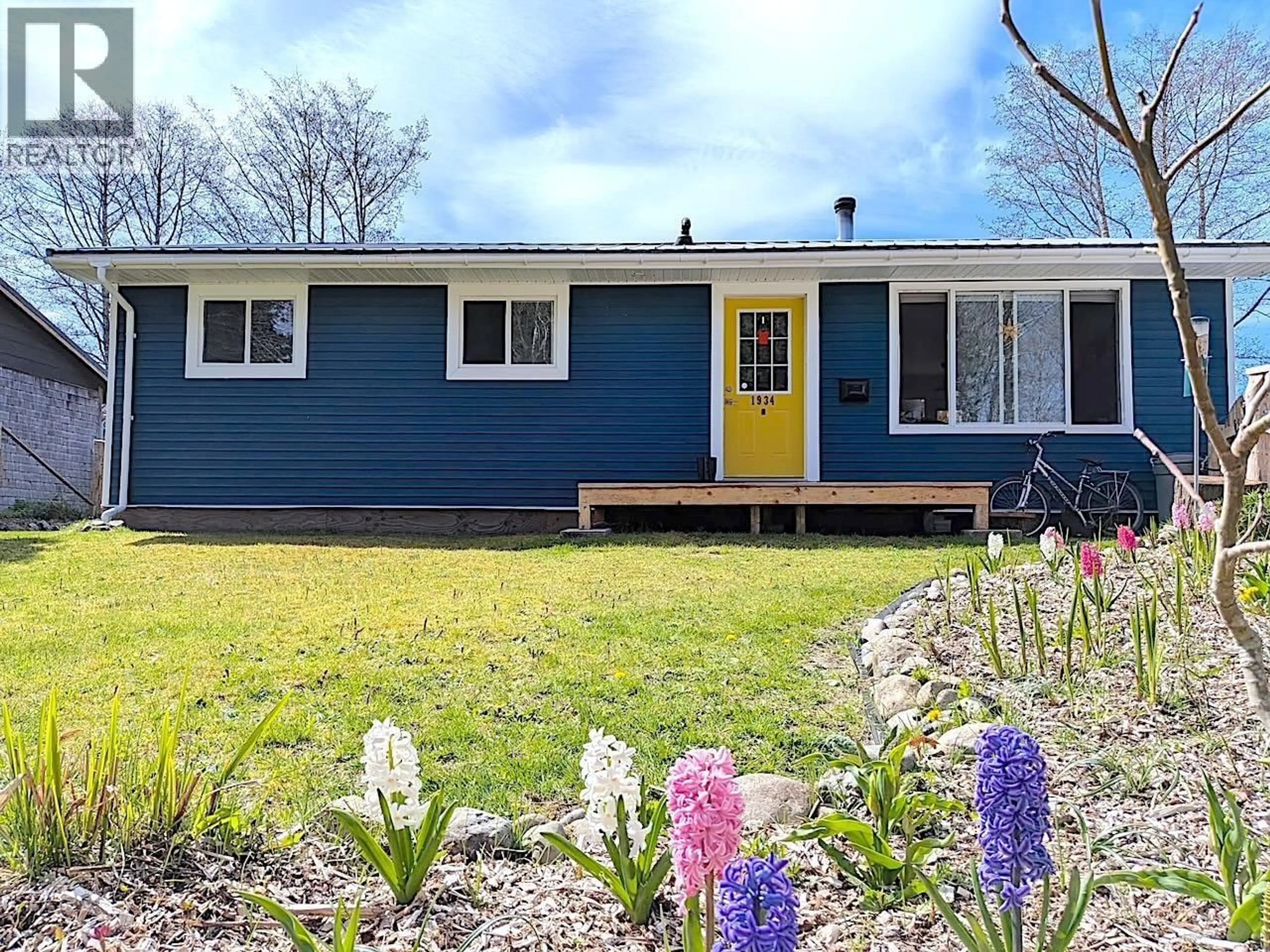 Home with vinyl exterior material, street for 1934 WIDGEON BOULEVARD, Masset British Columbia V0T1M0