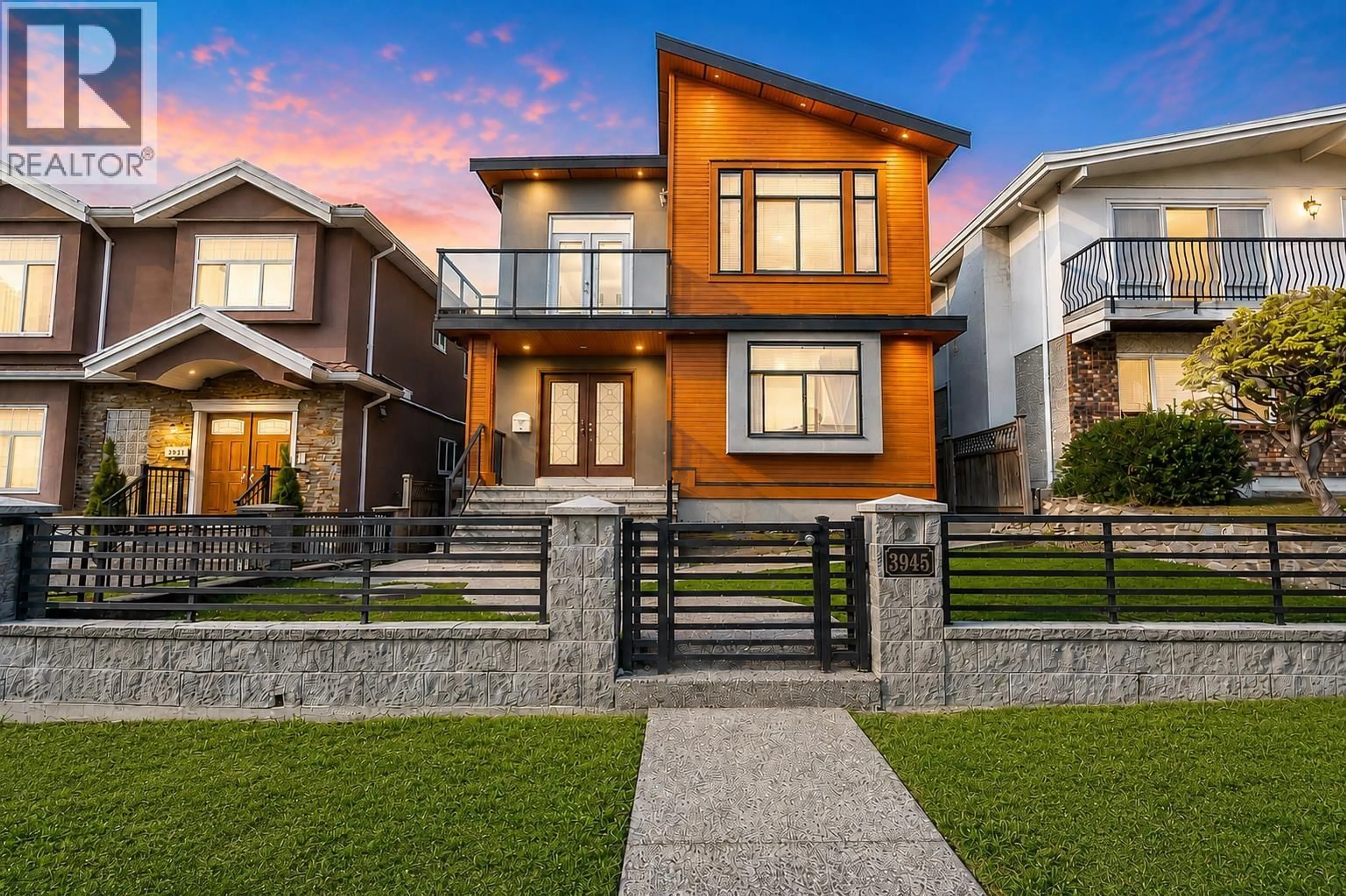Home with brick exterior material, street for 3945 PARKER STREET, Burnaby British Columbia V5C3B7