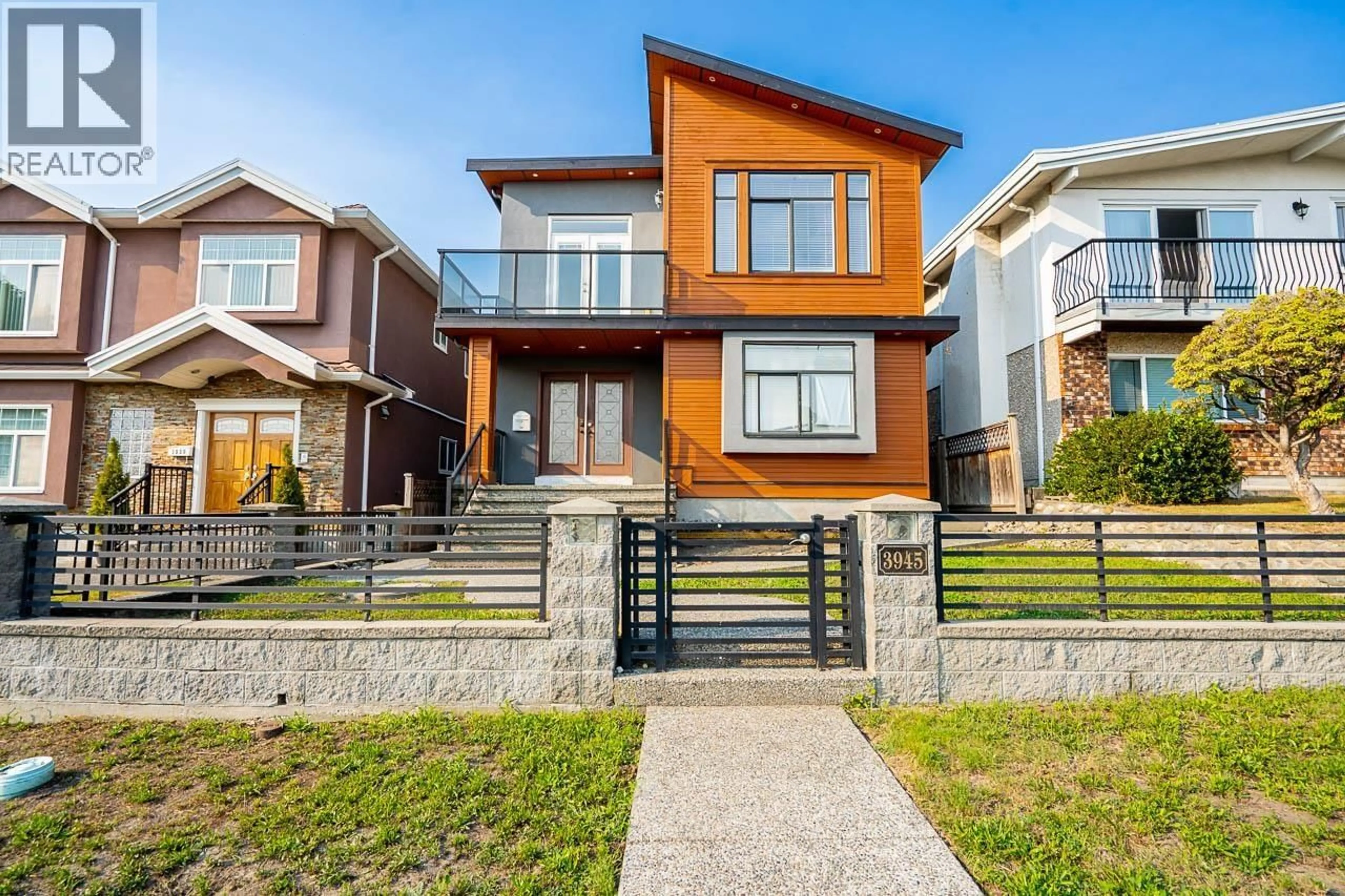 Home with brick exterior material, street for 3945 PARKER STREET, Burnaby British Columbia V5C3B7
