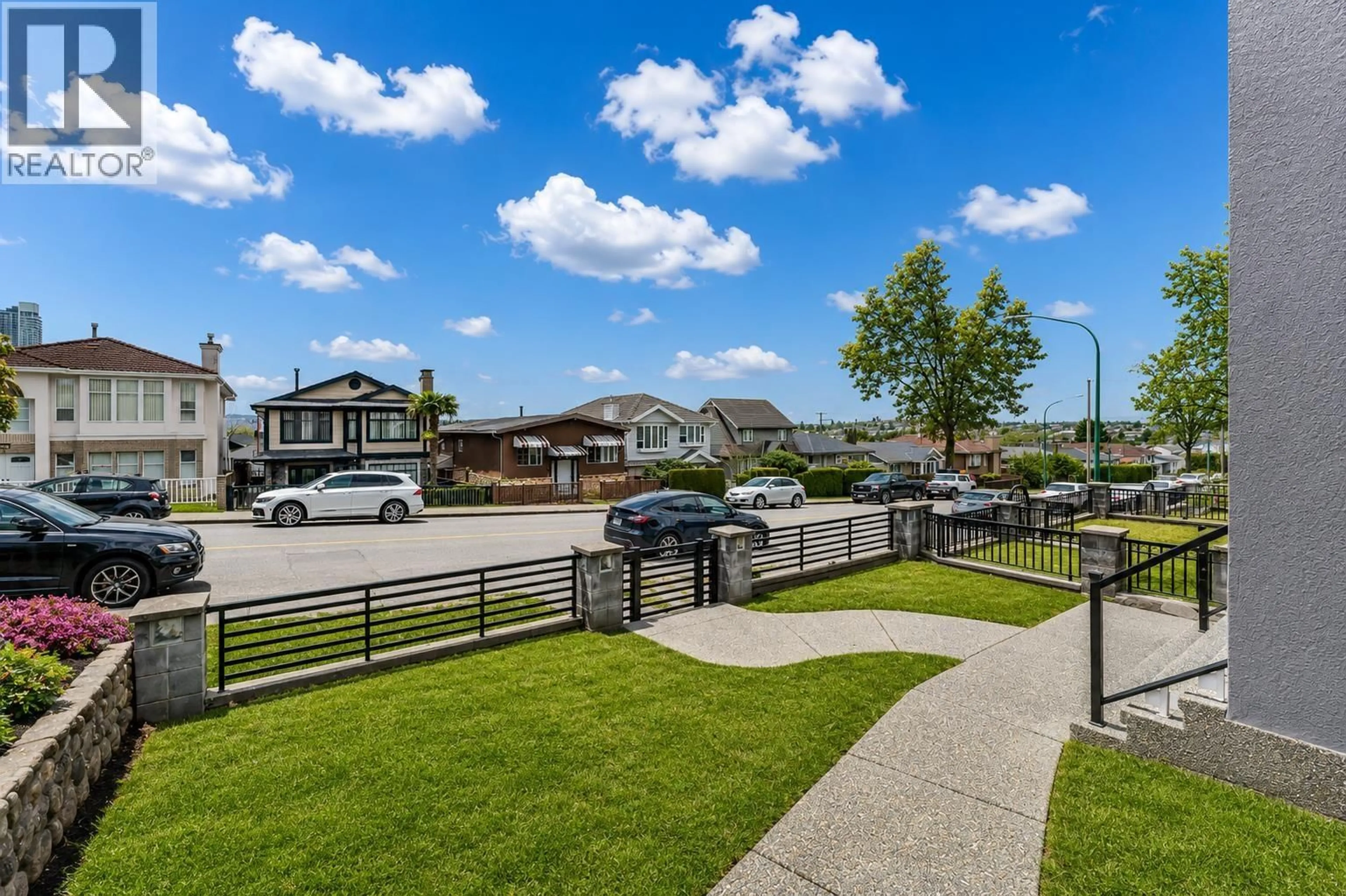 Patio, unknown for 3945 PARKER STREET, Burnaby British Columbia V5C3B7