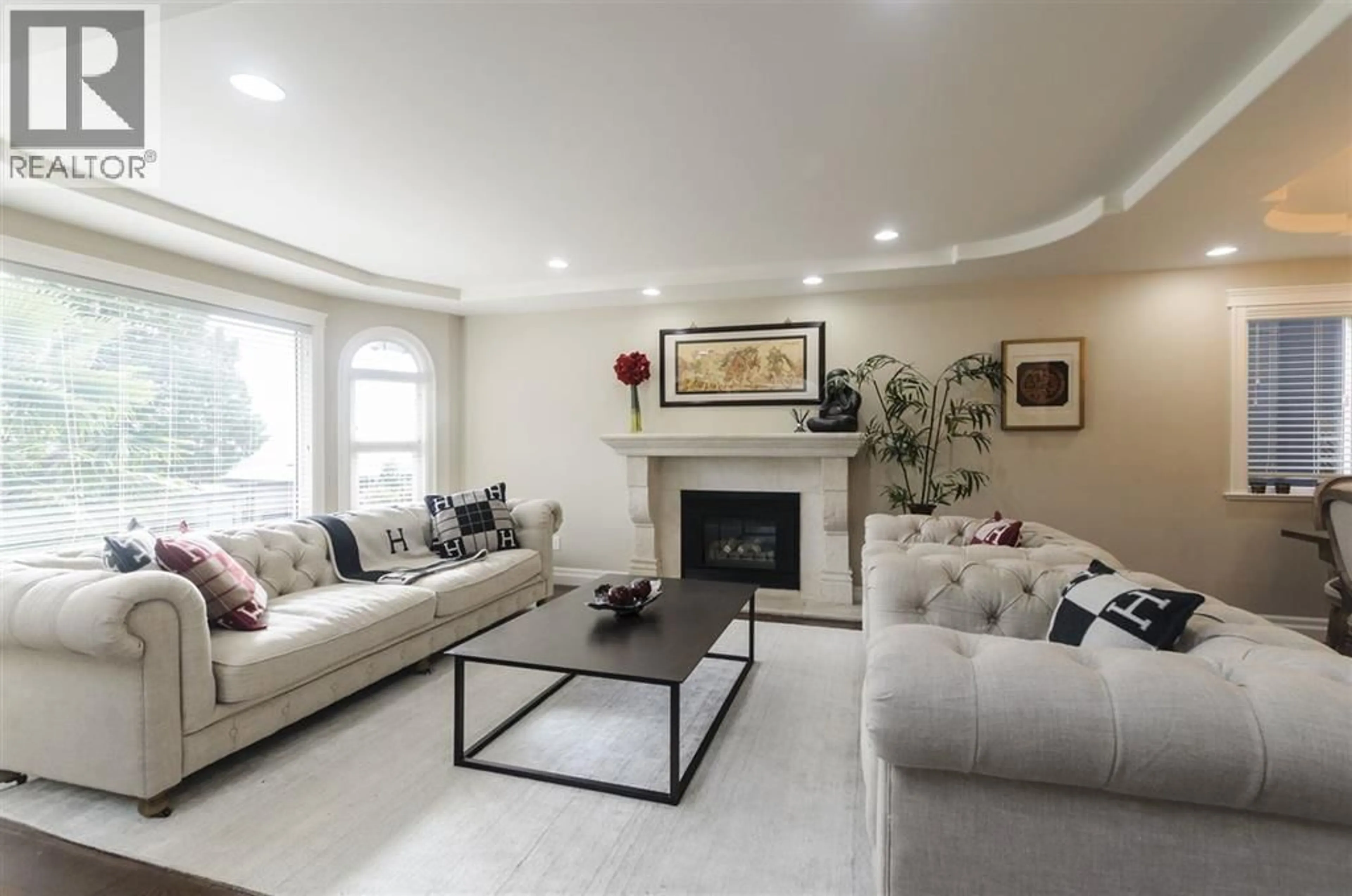 Living room with furniture, unknown for 183 HOWARD AVENUE, Burnaby British Columbia V5B1J6