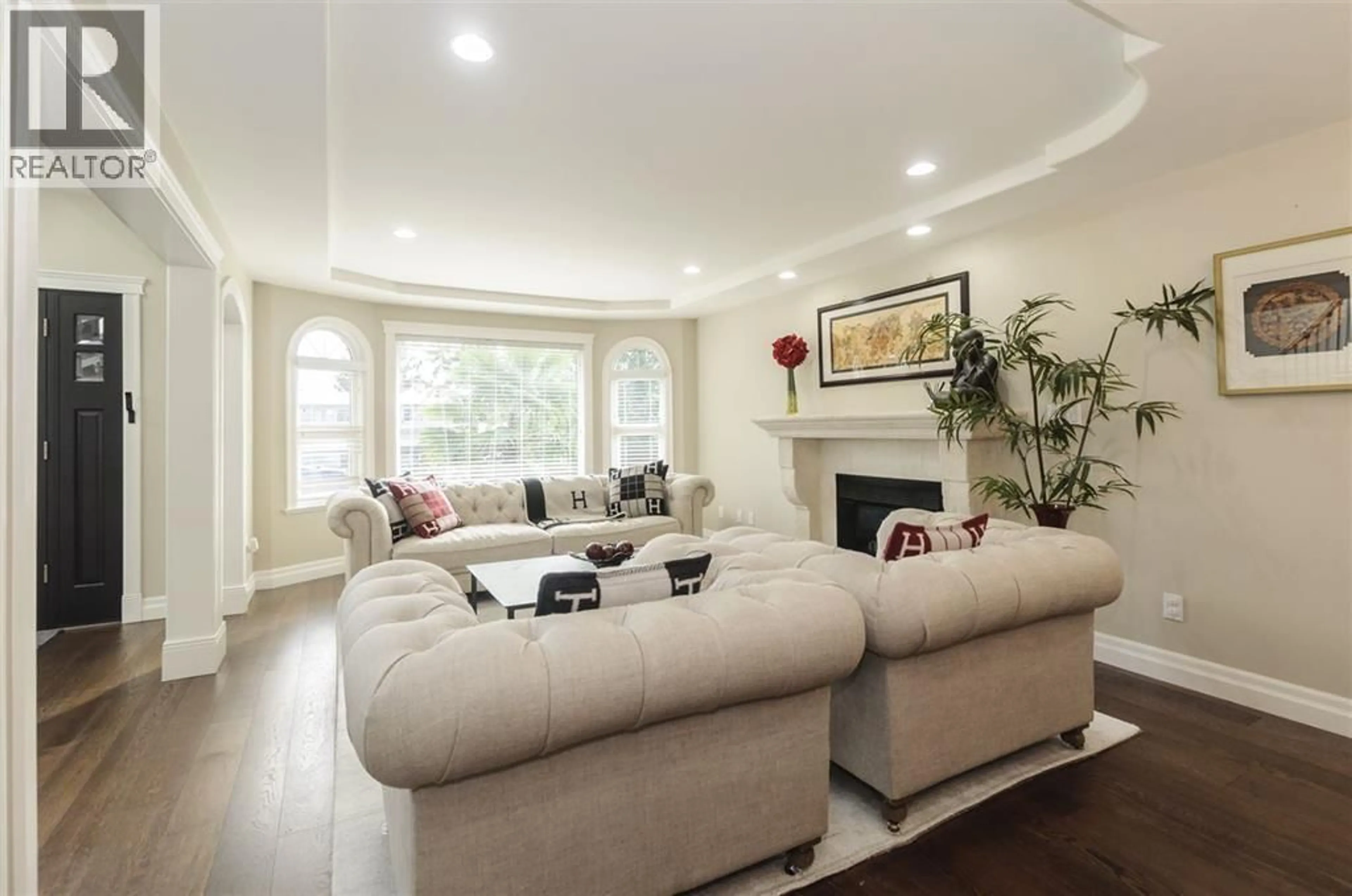 Living room with furniture, unknown for 183 HOWARD AVENUE, Burnaby British Columbia V5B1J6