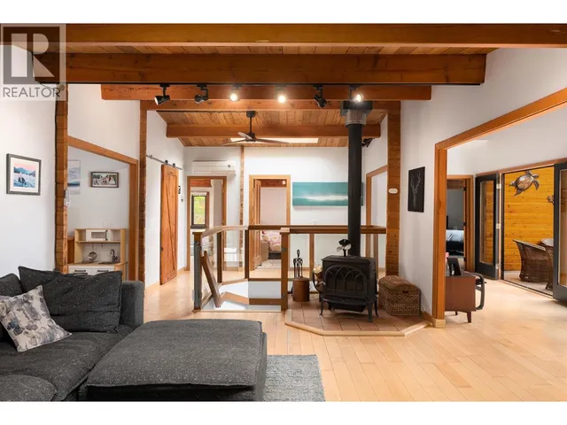 1222 MILLER ROAD, Bowen Island 5