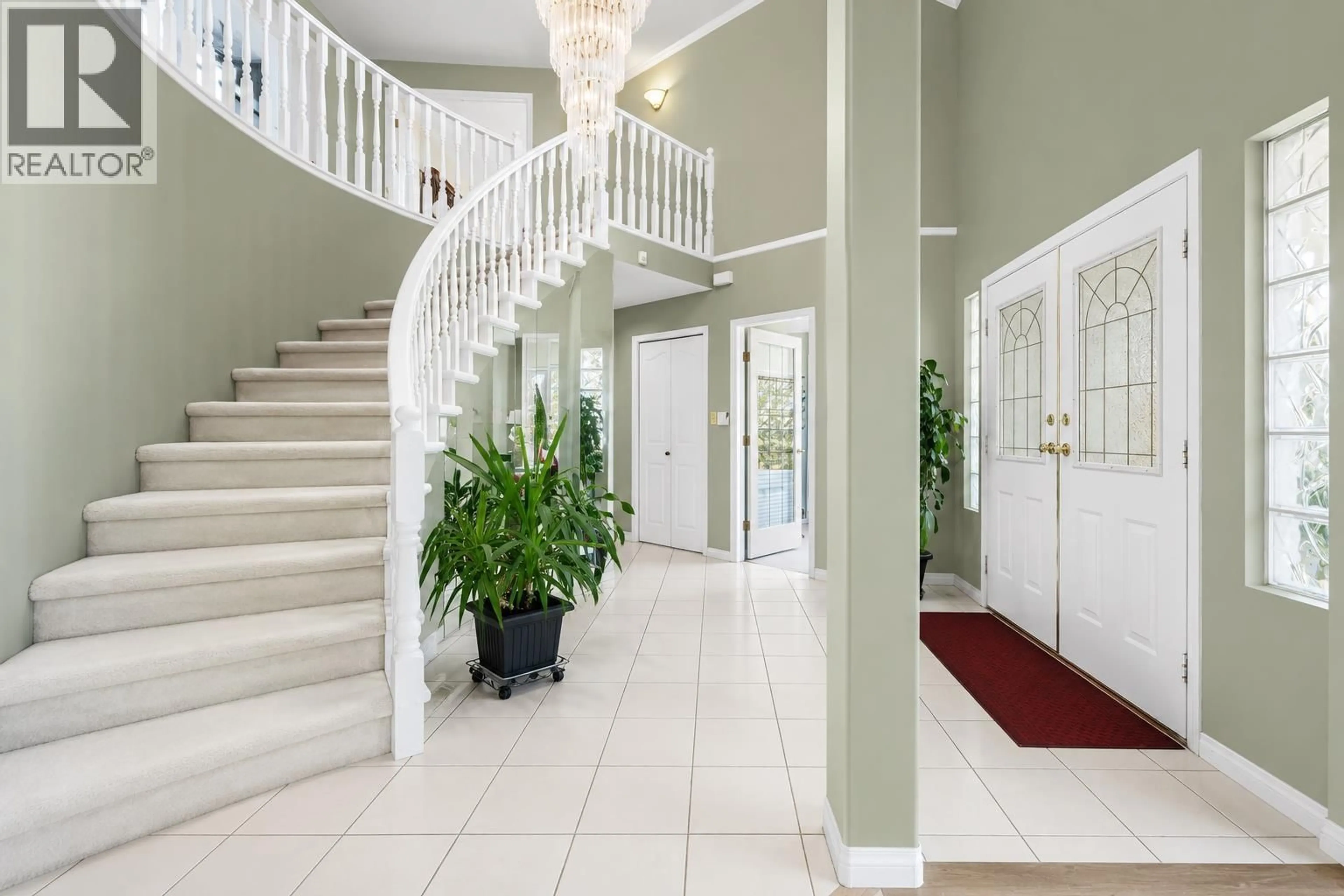 Indoor foyer for 2607 PANORAMA DRIVE, Coquitlam British Columbia V3E2W1