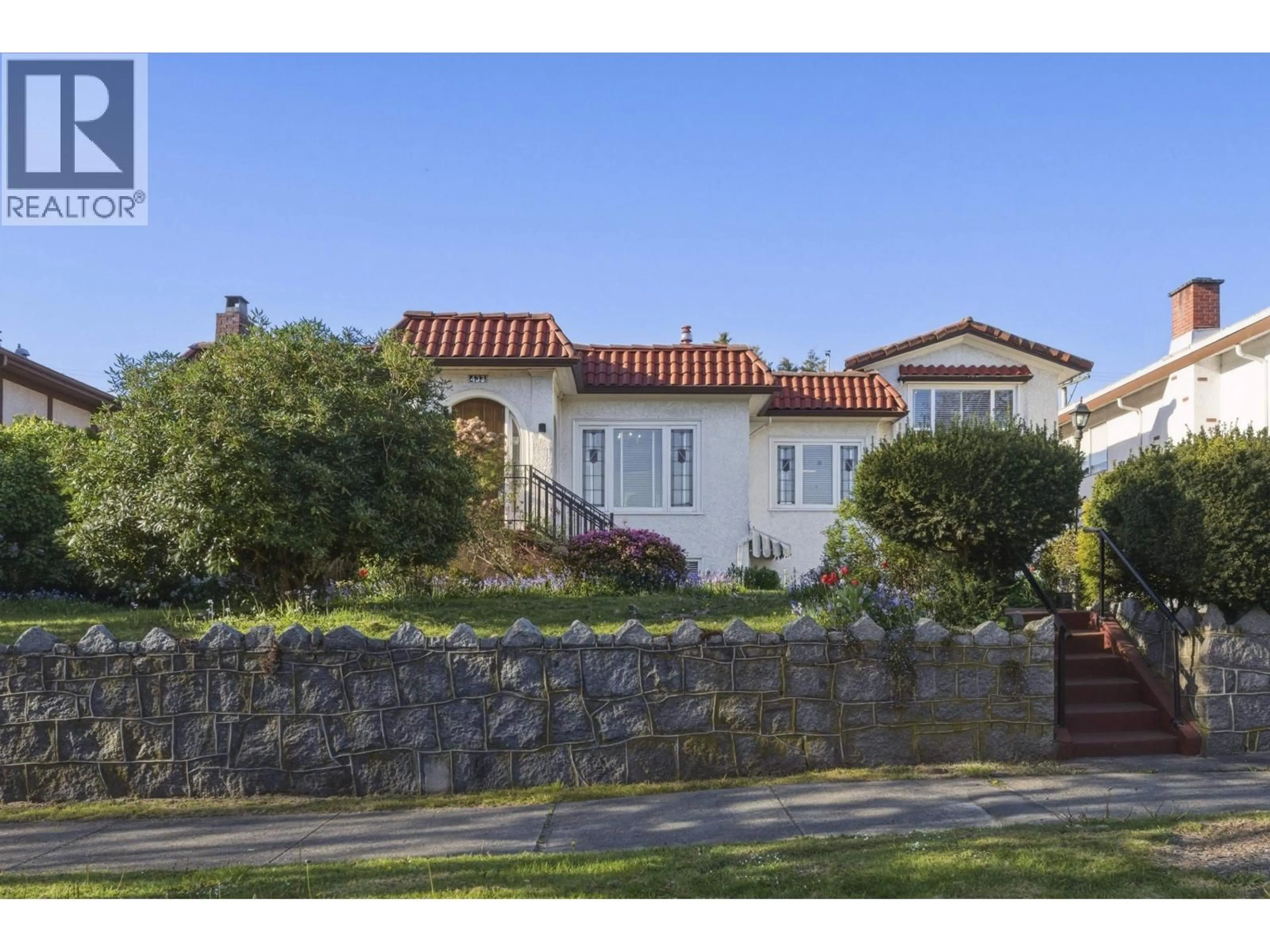A pic from outside/outdoor area/front of a property/back of a property/a pic from drone, street for 433 48TH AVENUE, Vancouver British Columbia V5W2E4