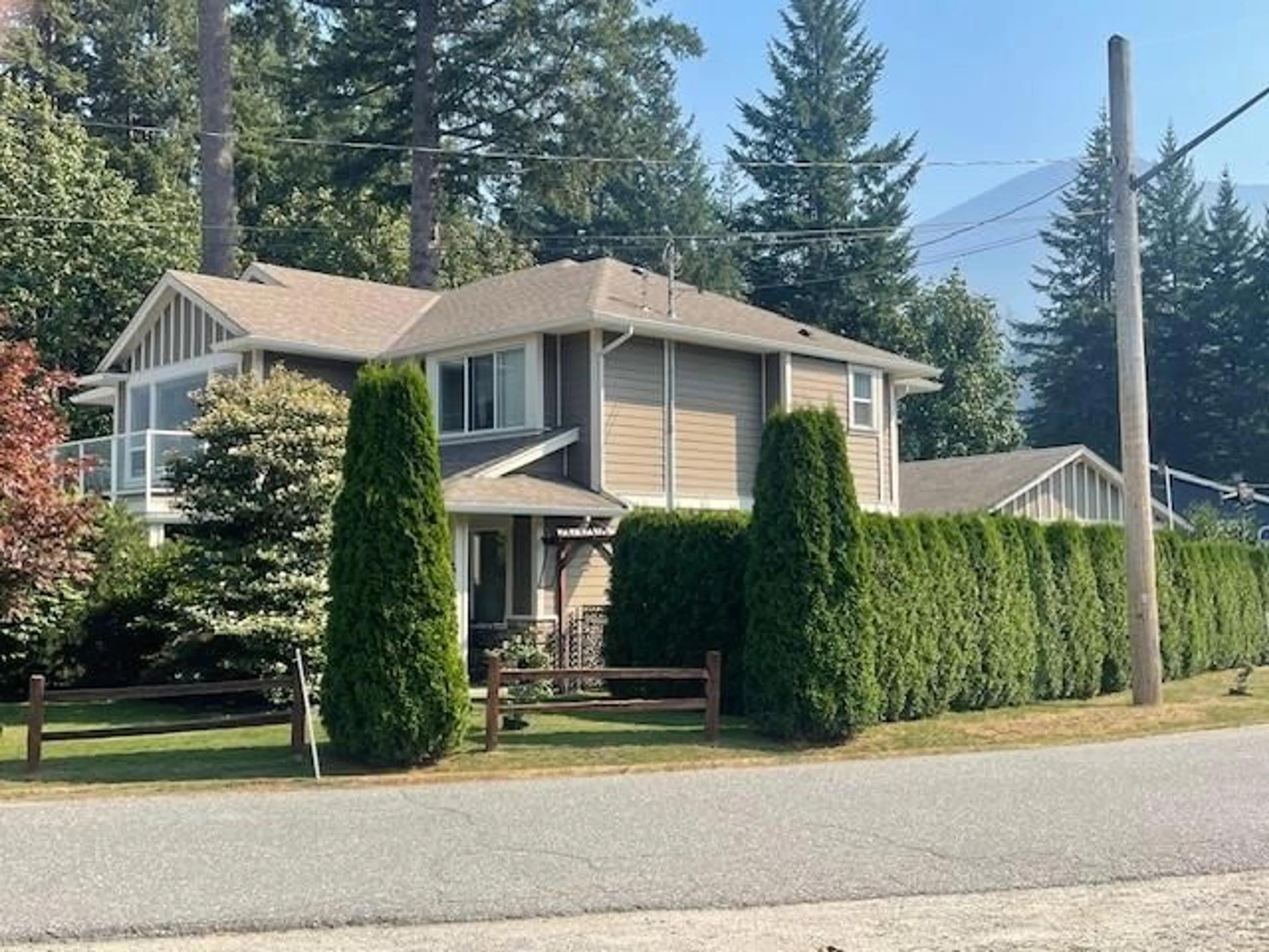 Home with vinyl exterior material, mountain view for 21296 LAKEVIEW CRESCENT, Hope British Columbia V0X1L1