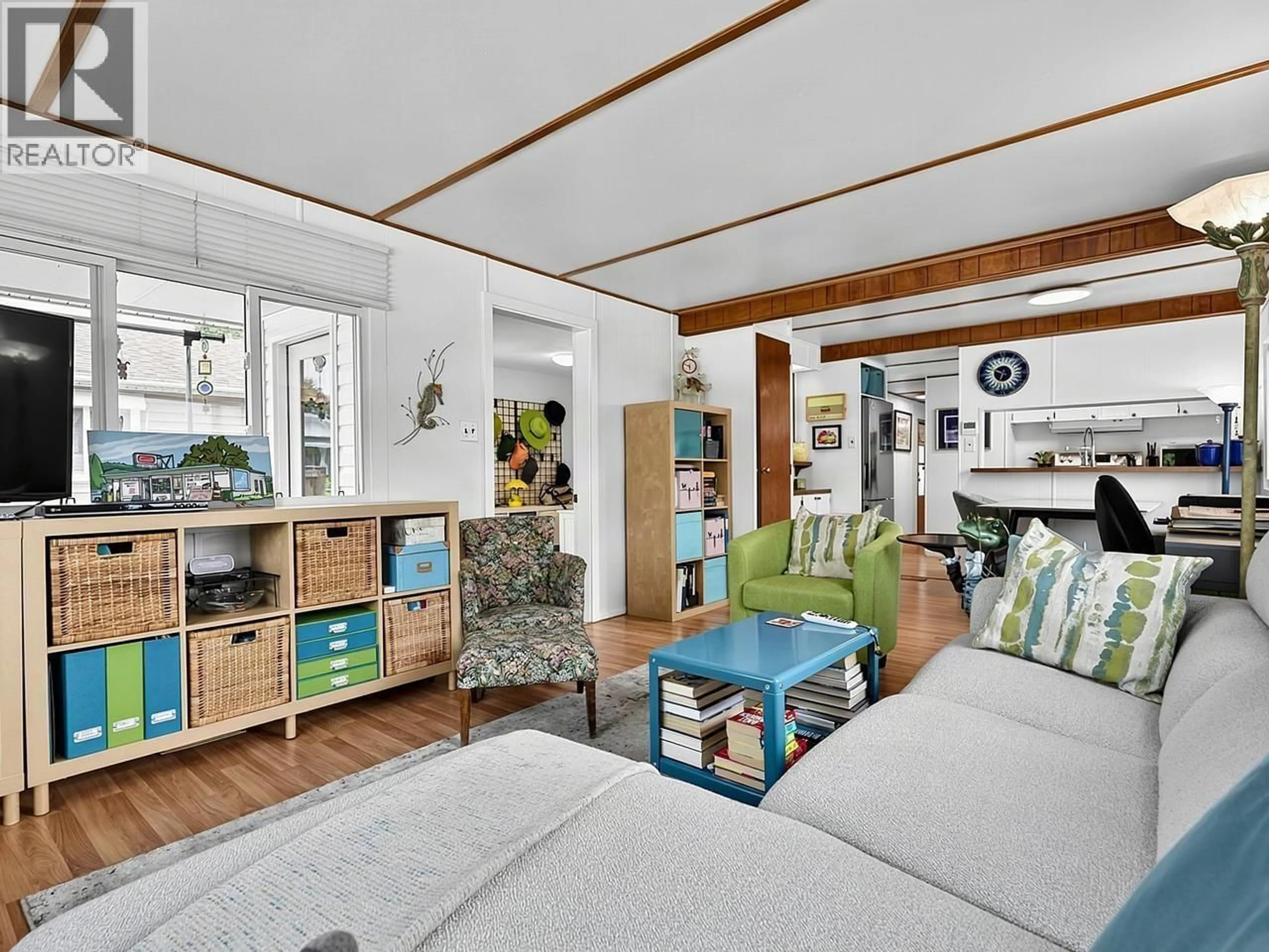 Living room with furniture, wood/laminate floor for 473 RAINDANCE CRESCENT, West Vancouver British Columbia V7P1C3