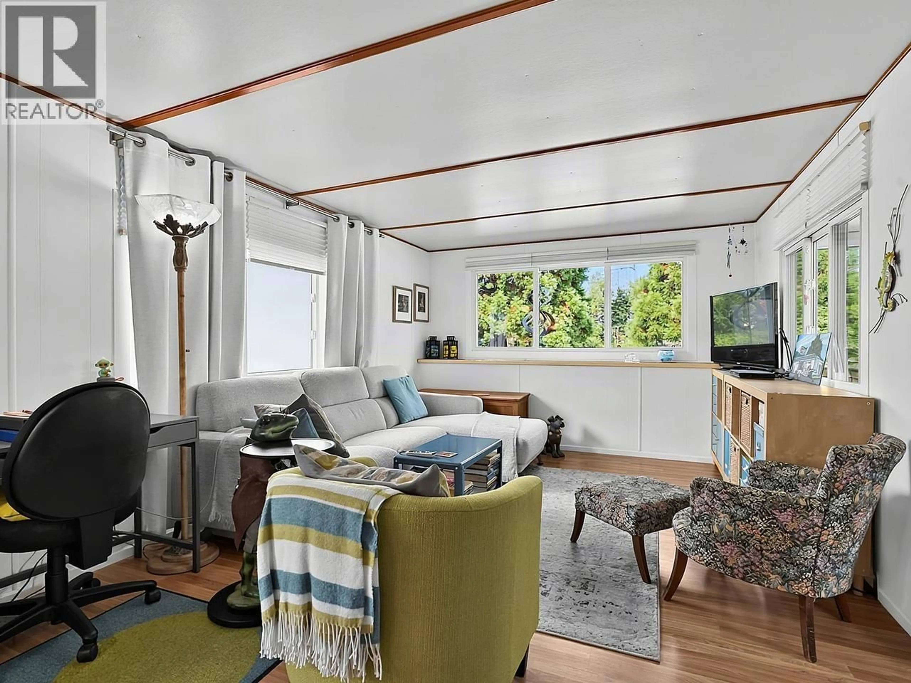 Living room with furniture, wood/laminate floor for 473 RAINDANCE CRESCENT, West Vancouver British Columbia V7P1C3