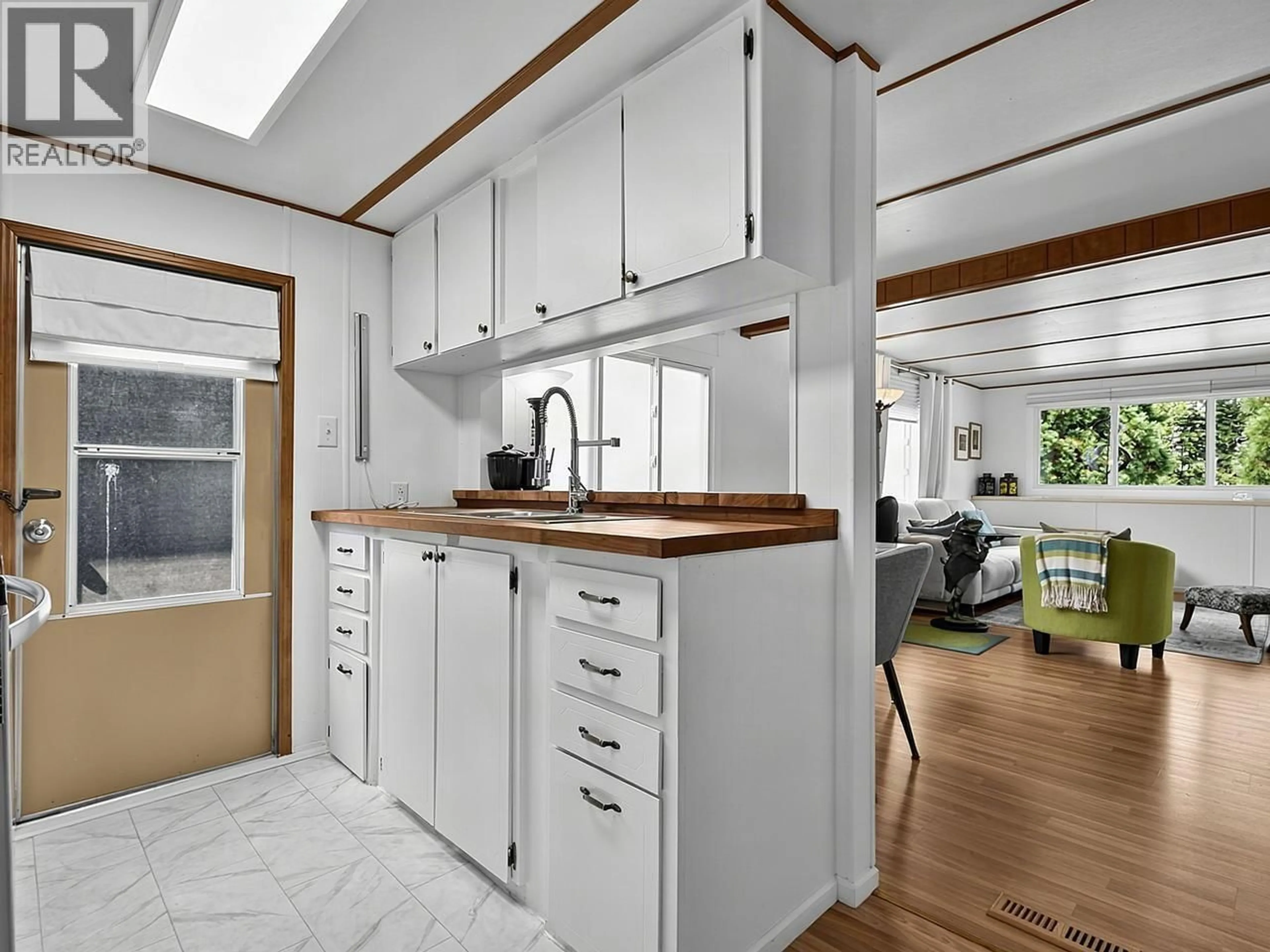 Open concept kitchen, wood/laminate floor for 473 RAINDANCE CRESCENT, West Vancouver British Columbia V7P1C3