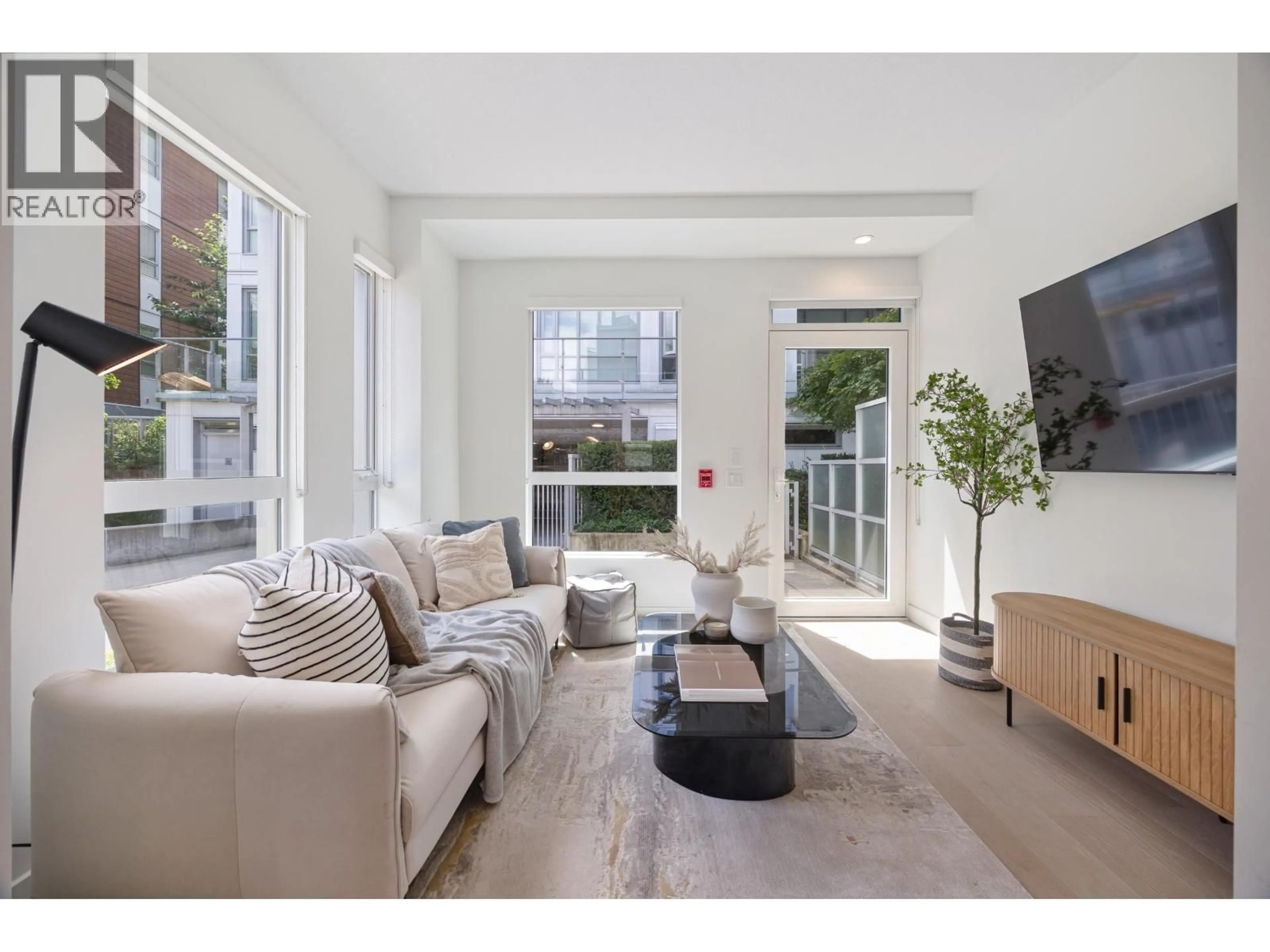 Living room with furniture, unknown for 477 KING EDWARD AVENUE, Vancouver British Columbia V5Y2J3