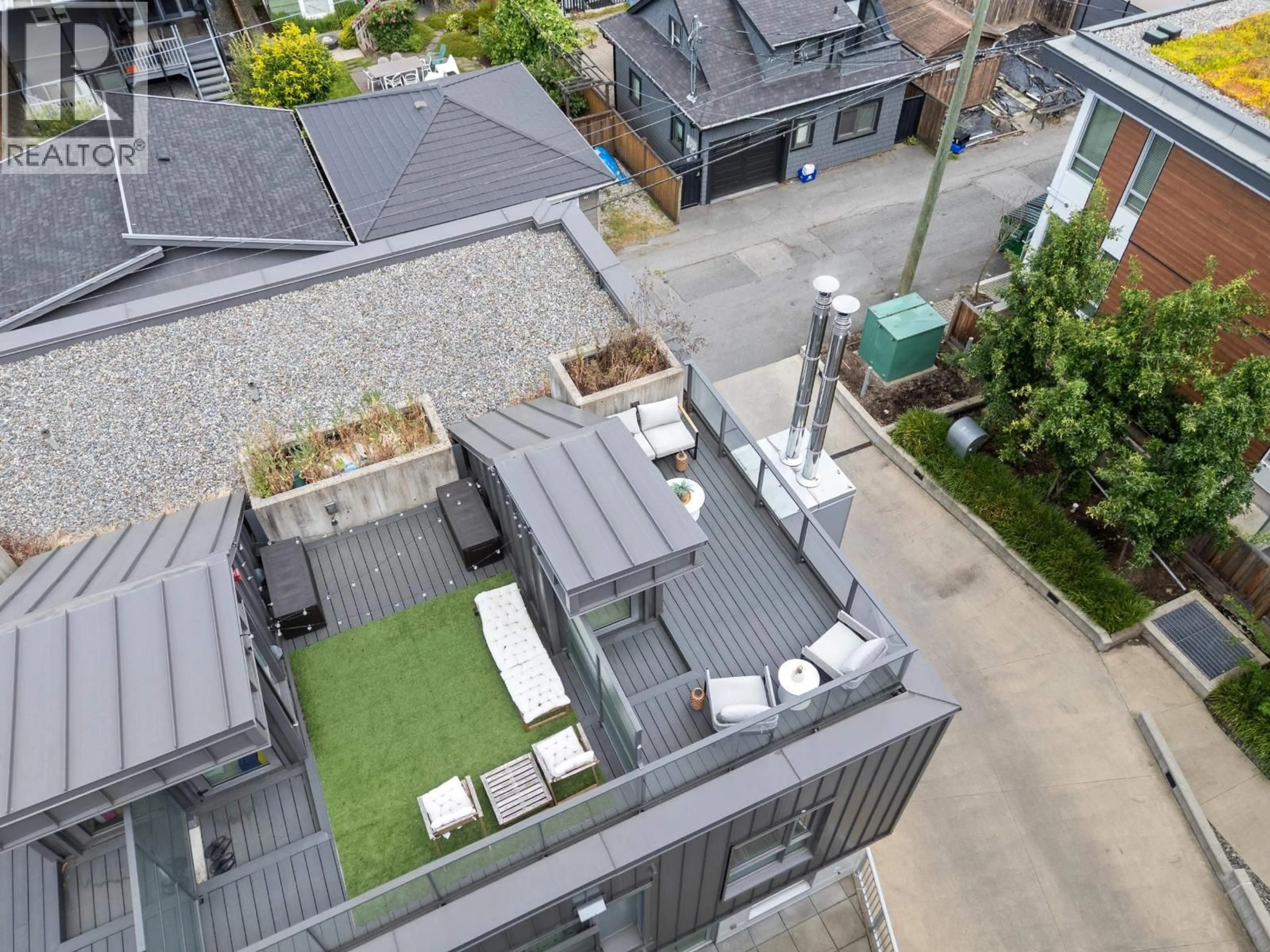 A pic from outside/outdoor area/front of a property/back of a property/a pic from drone, street for 477 KING EDWARD AVENUE, Vancouver British Columbia V5Y2J3