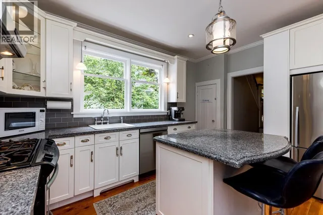 618 COLBORNE STREET, New Westminster 5