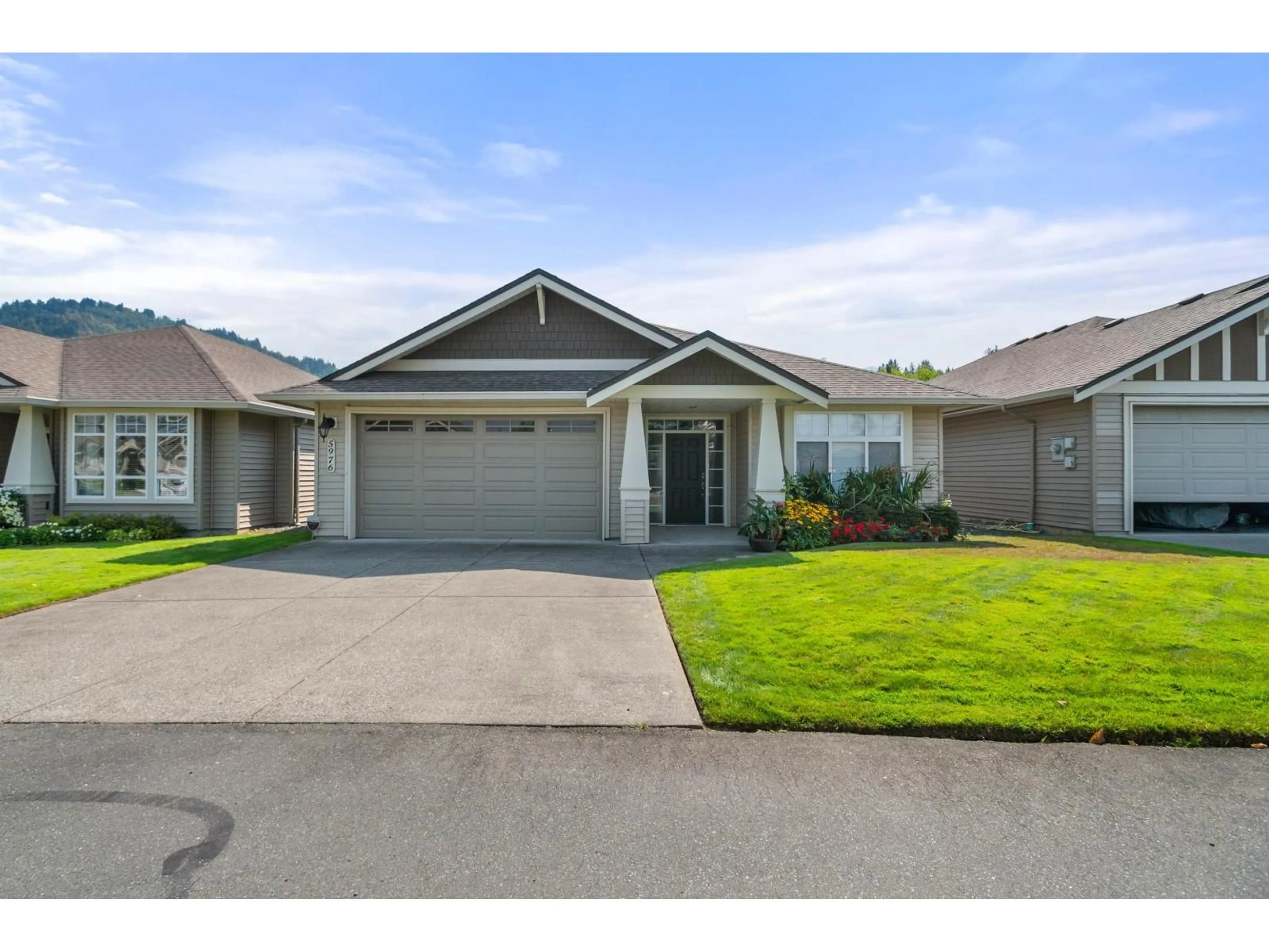 Home with vinyl exterior material, street for 5976 HUNTER CREEK CRESCENT, Chilliwack British Columbia V2R0B7