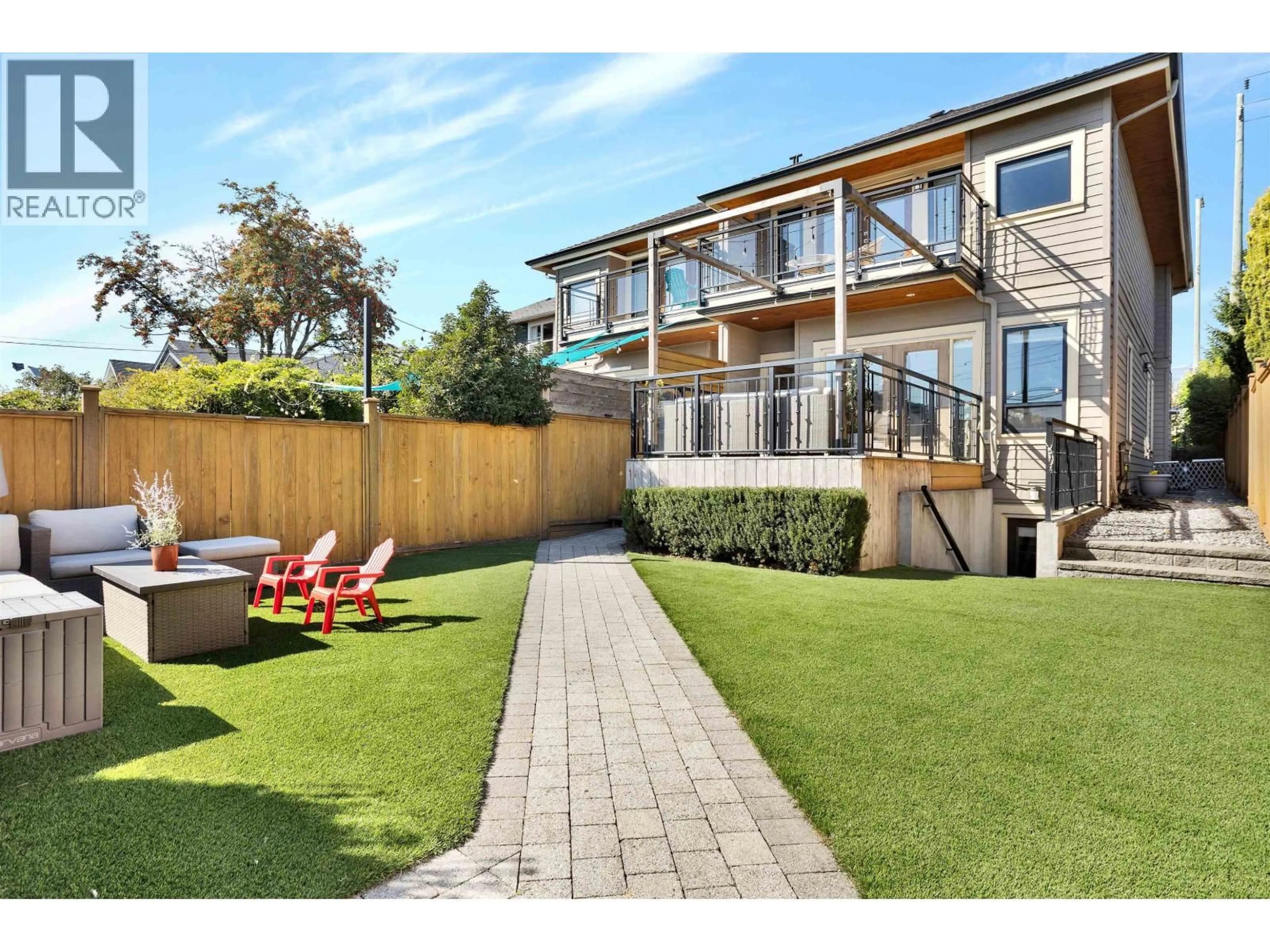 Patio, unknown for 545 4TH STREET, North Vancouver British Columbia V7L1J7