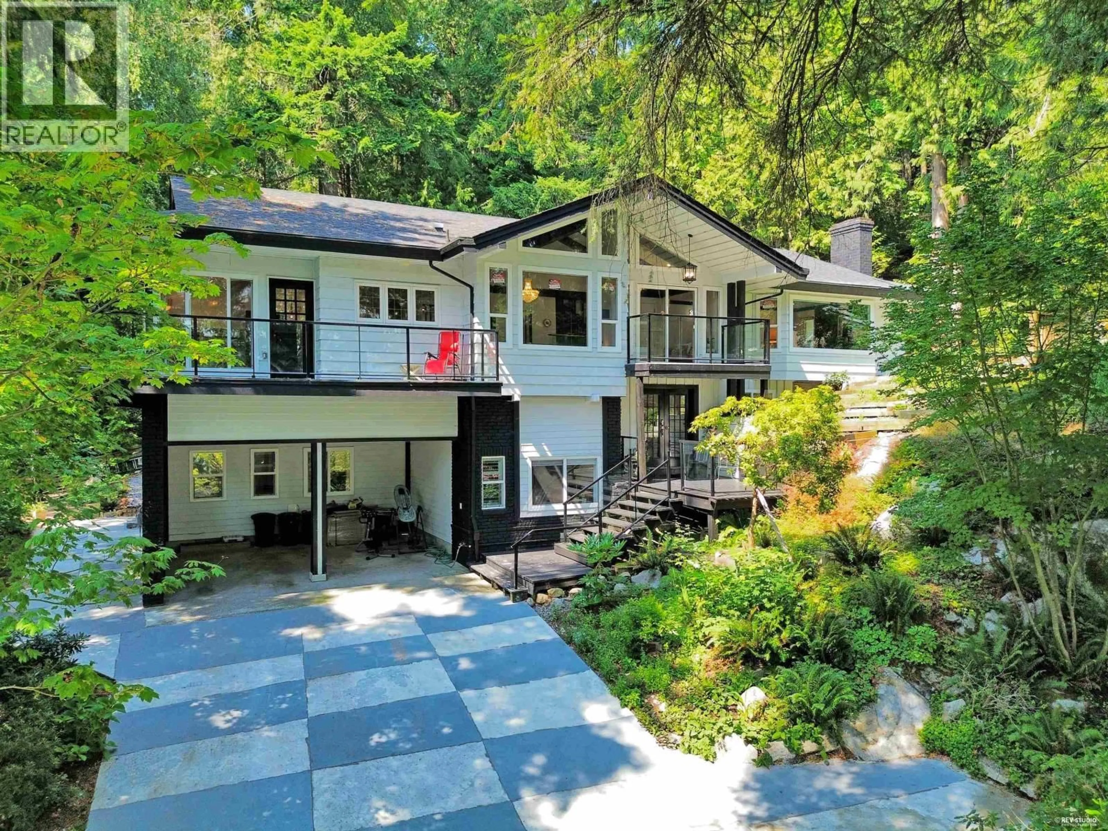 A pic from outside/outdoor area/front of a property/back of a property/a pic from drone, unknown for 4621 CAULFEILD DRIVE, West Vancouver British Columbia V7W1E9