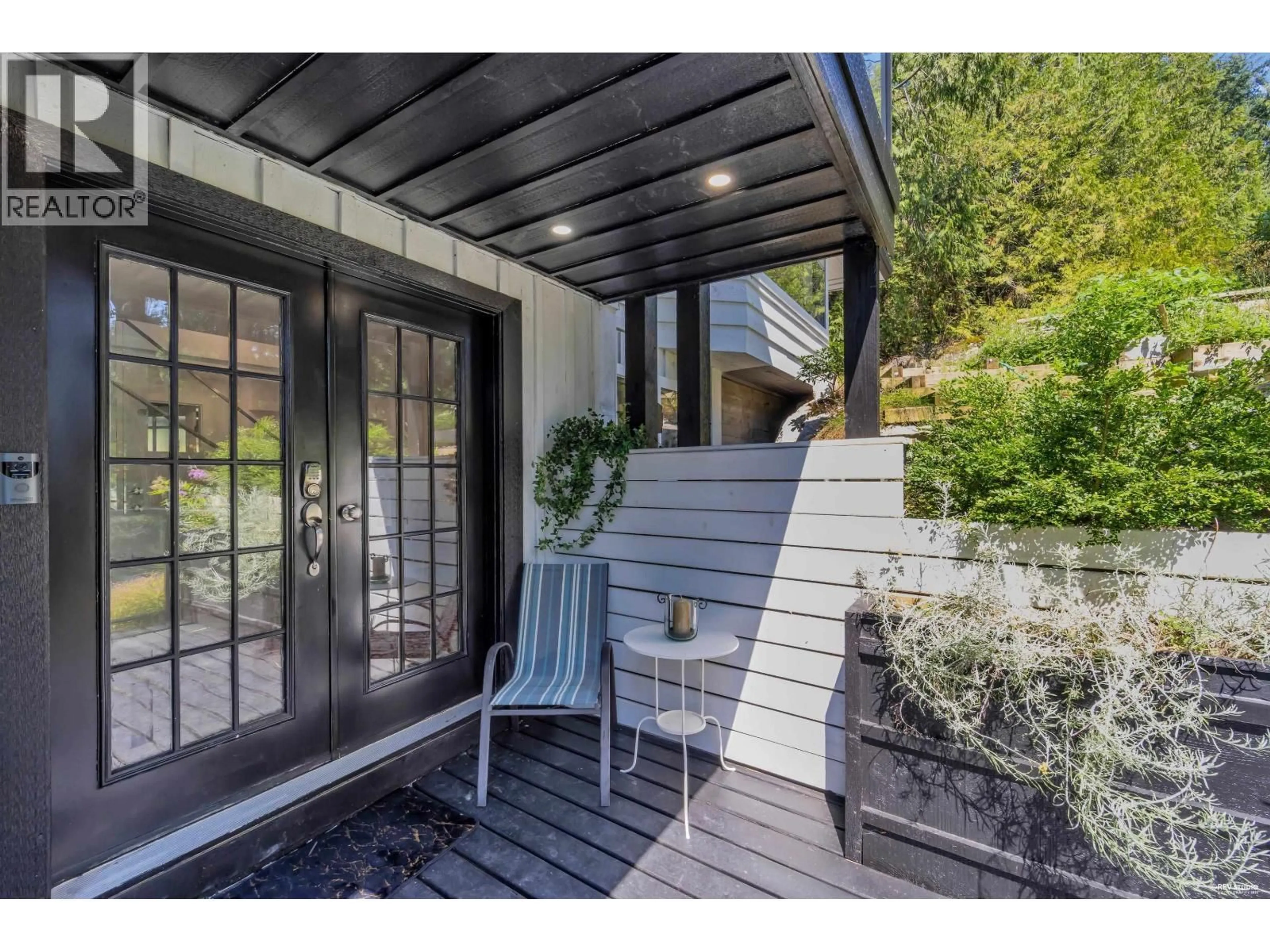 Indoor entryway for 4621 CAULFEILD DRIVE, West Vancouver British Columbia V7W1E9