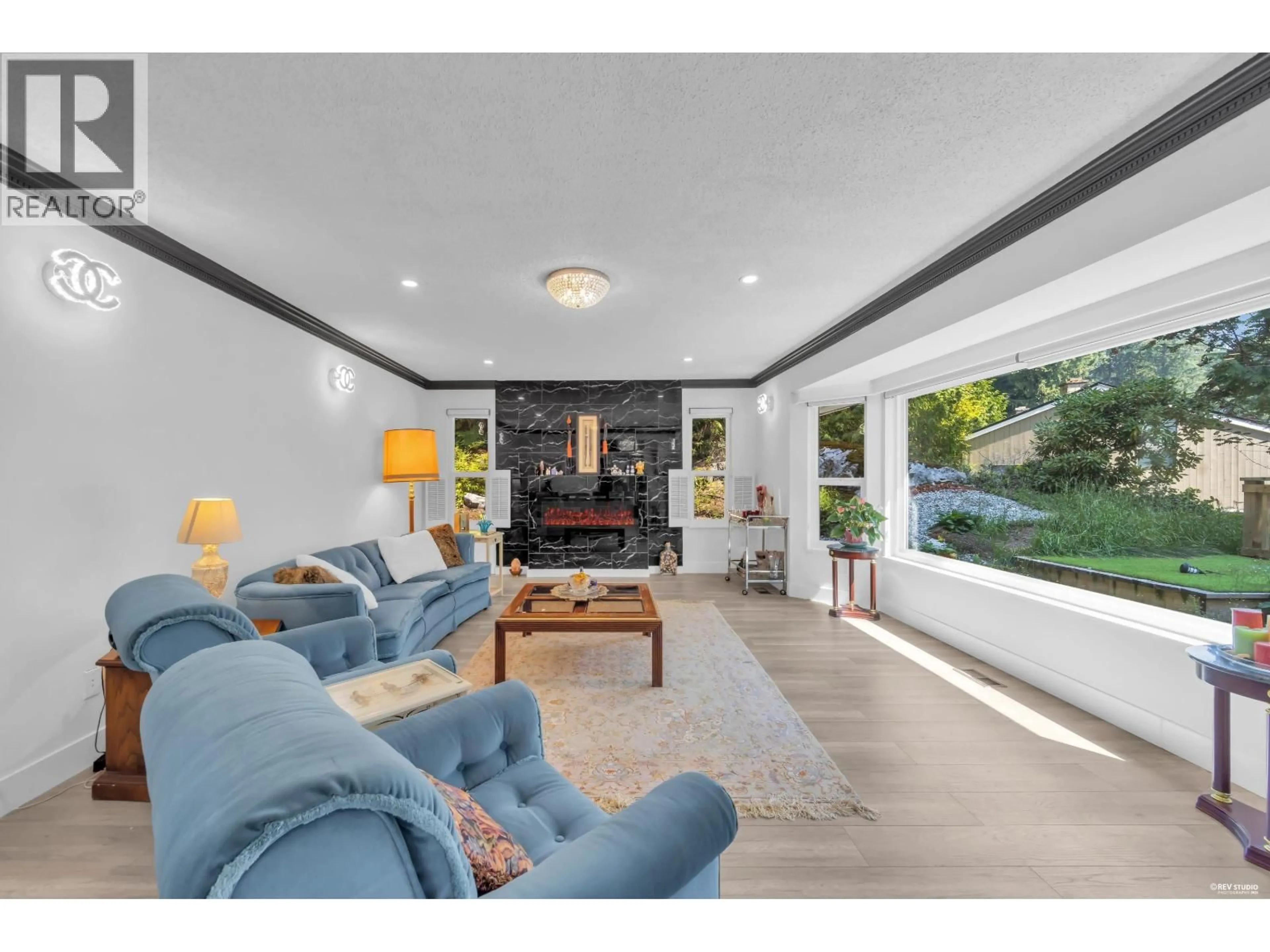 Living room with furniture, unknown for 4621 CAULFEILD DRIVE, West Vancouver British Columbia V7W1E9
