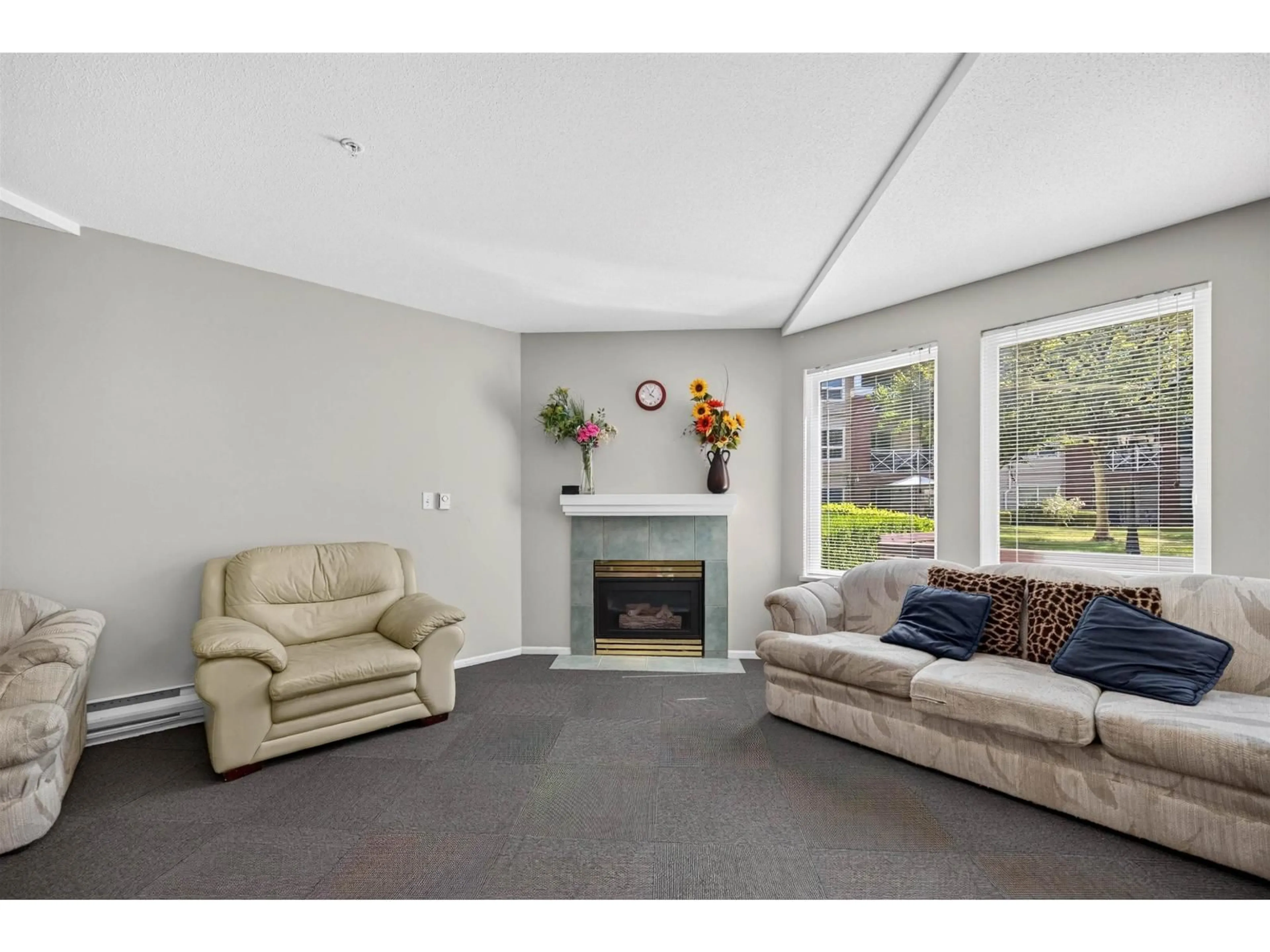 Living room with furniture, unknown for 232 - 8068 120A STREET, Surrey British Columbia V3W3P3