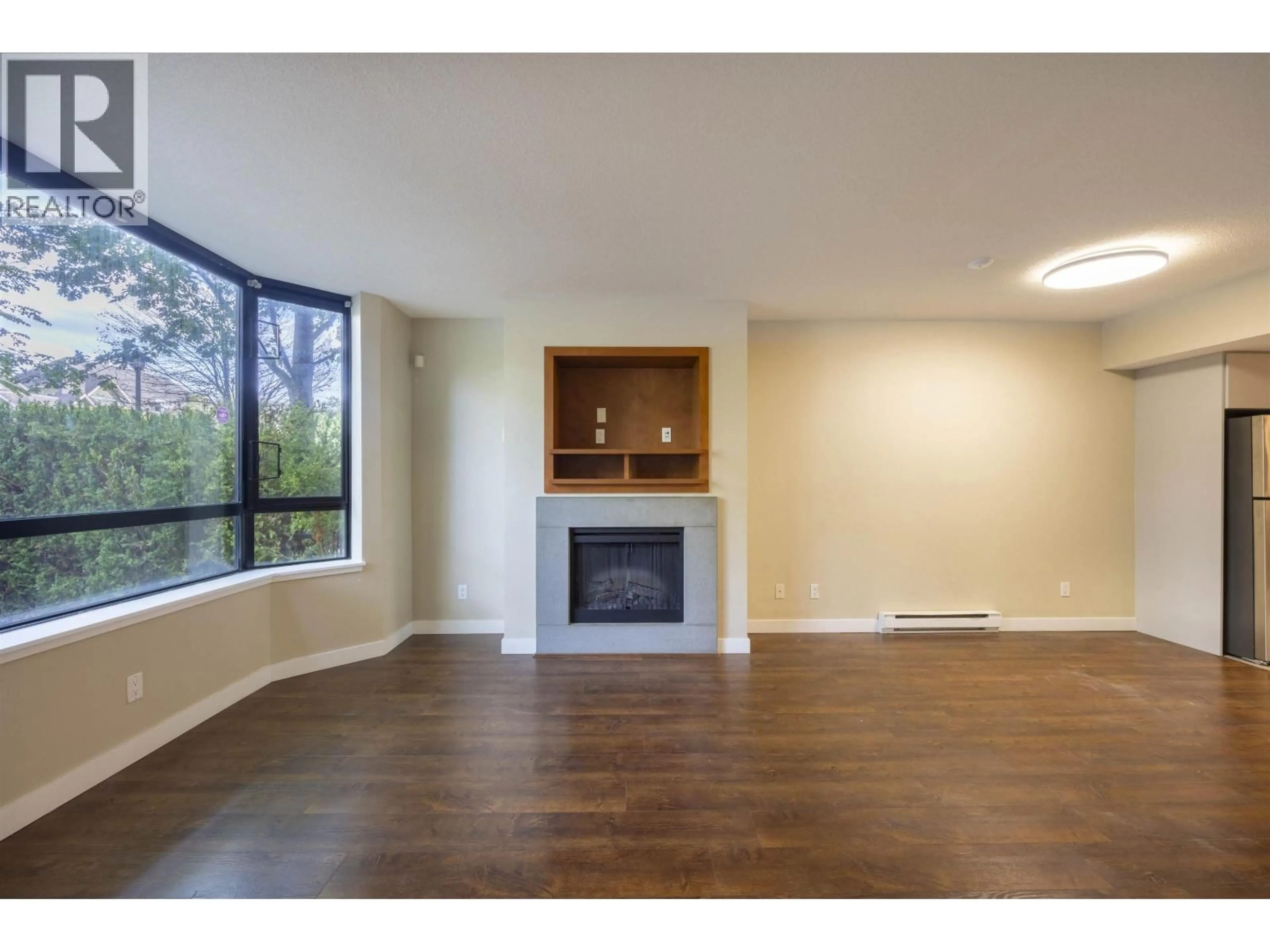 Living room with furniture, wood/laminate floor for 3 - 6233 KATSURA STREET, Richmond British Columbia V6Y4K1