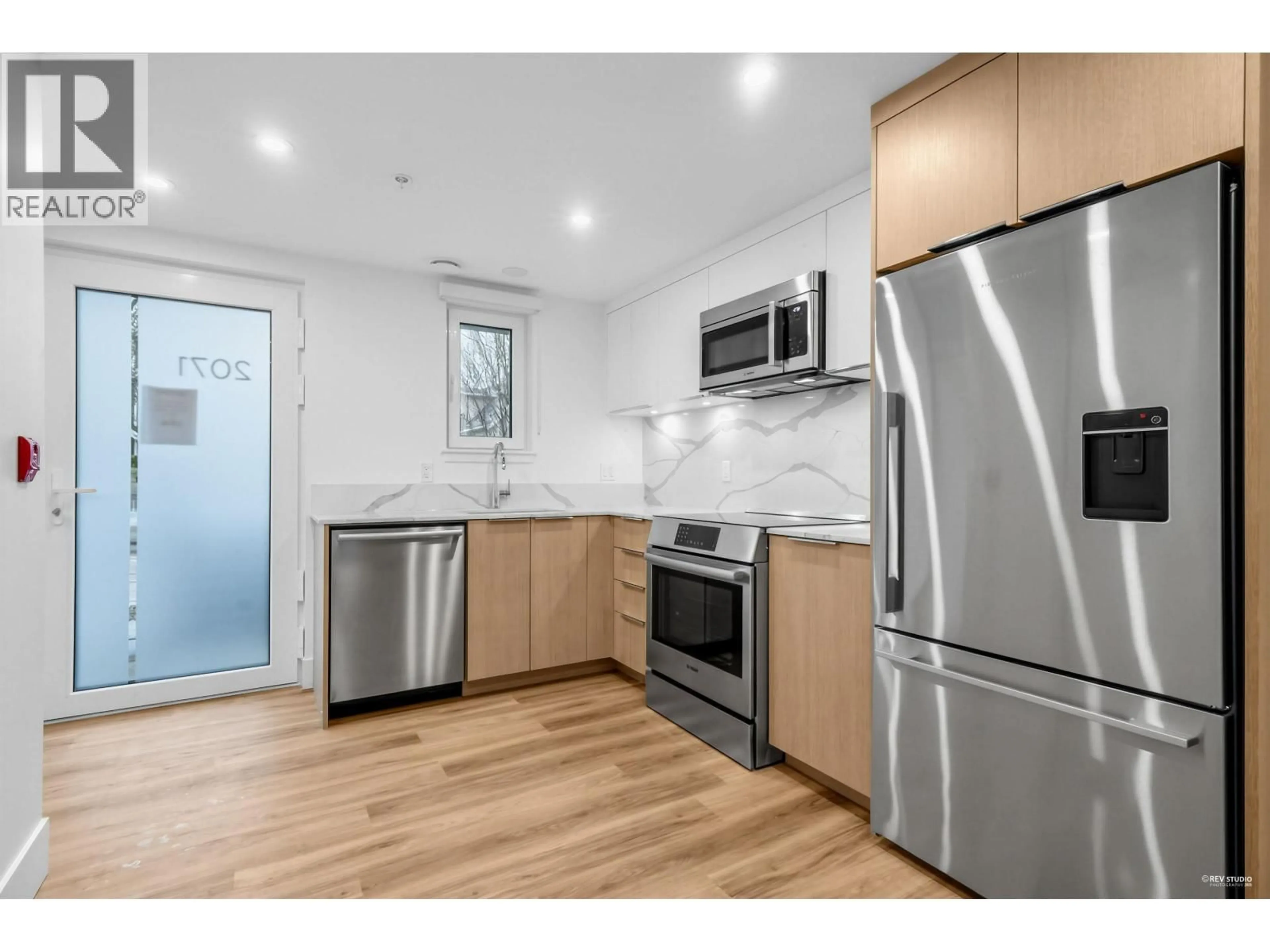 Unknown for 2071 1ST AVENUE, Vancouver British Columbia V5N1B6