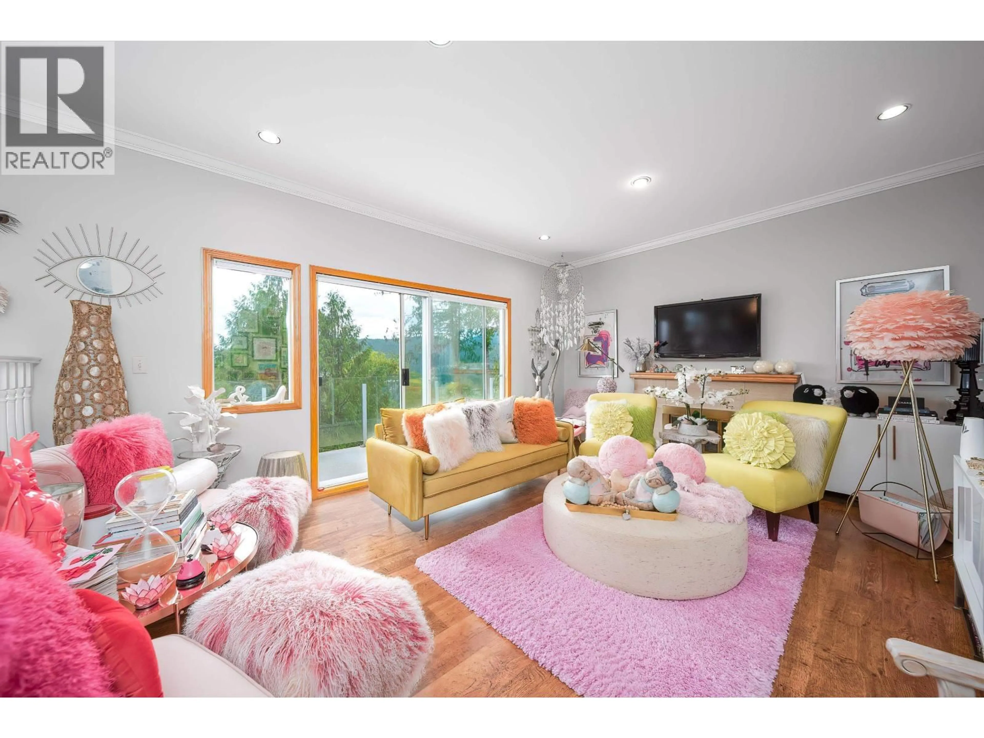 Living room with furniture, wood/laminate floor for 5343 MONTE BRE CRESCENT, West Vancouver British Columbia V7W3A7
