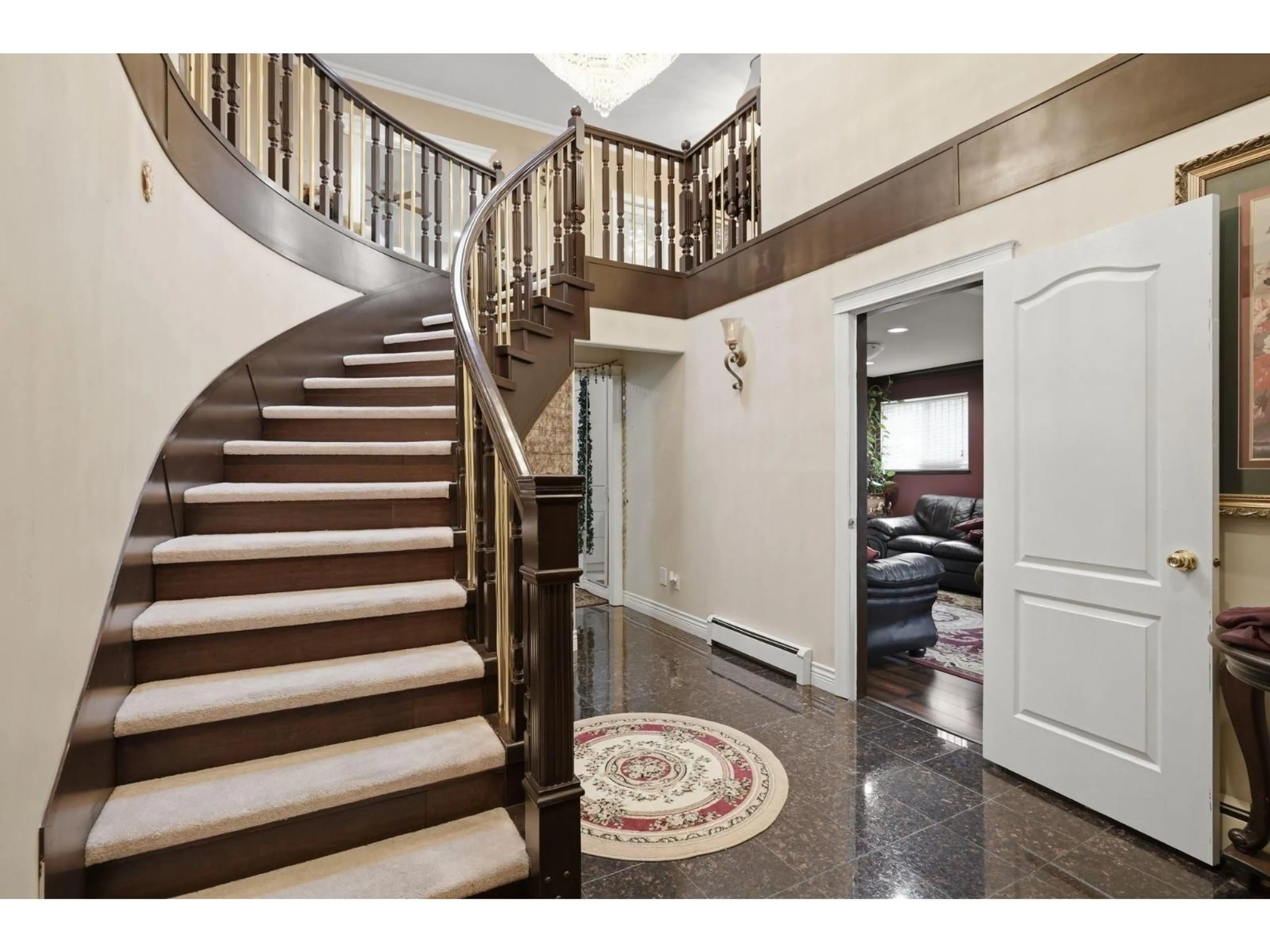 Indoor foyer for 7836 127 STREET, Surrey British Columbia V3W4B3