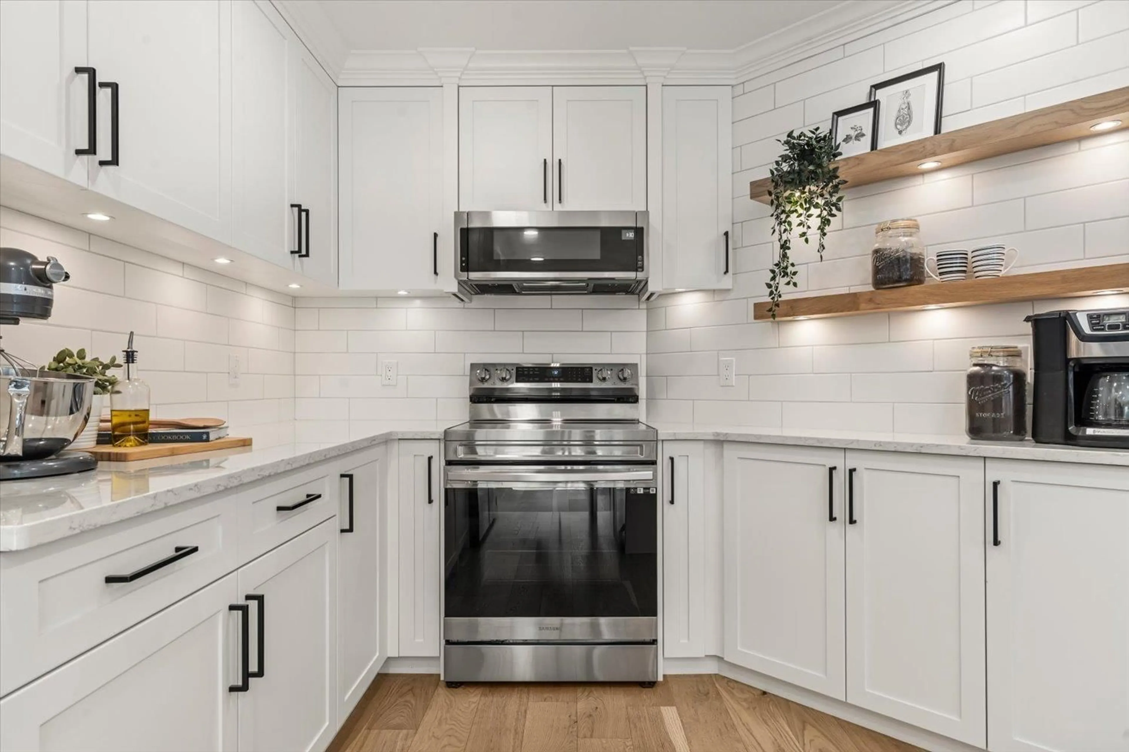 Open concept kitchen, unknown for 176 - 6450 VEDDER ROAD, Chilliwack British Columbia V2R5N7