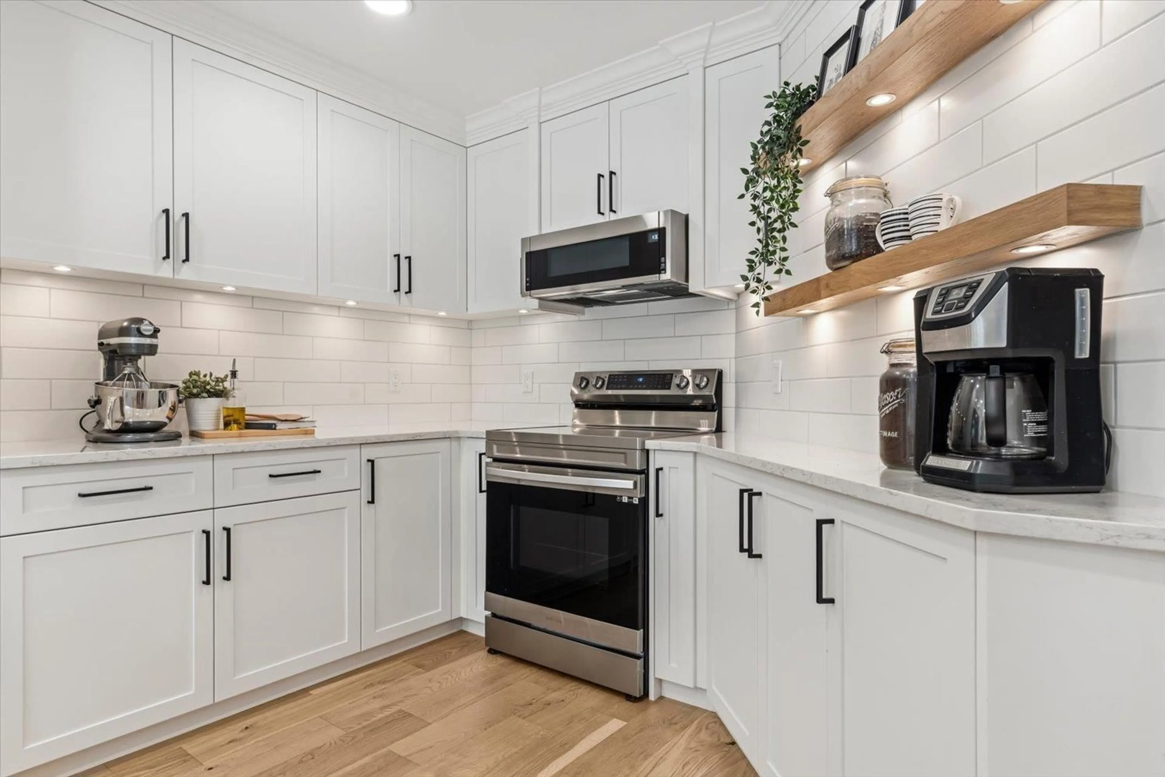 Open concept kitchen, unknown for 176 - 6450 VEDDER ROAD, Chilliwack British Columbia V2R5N7