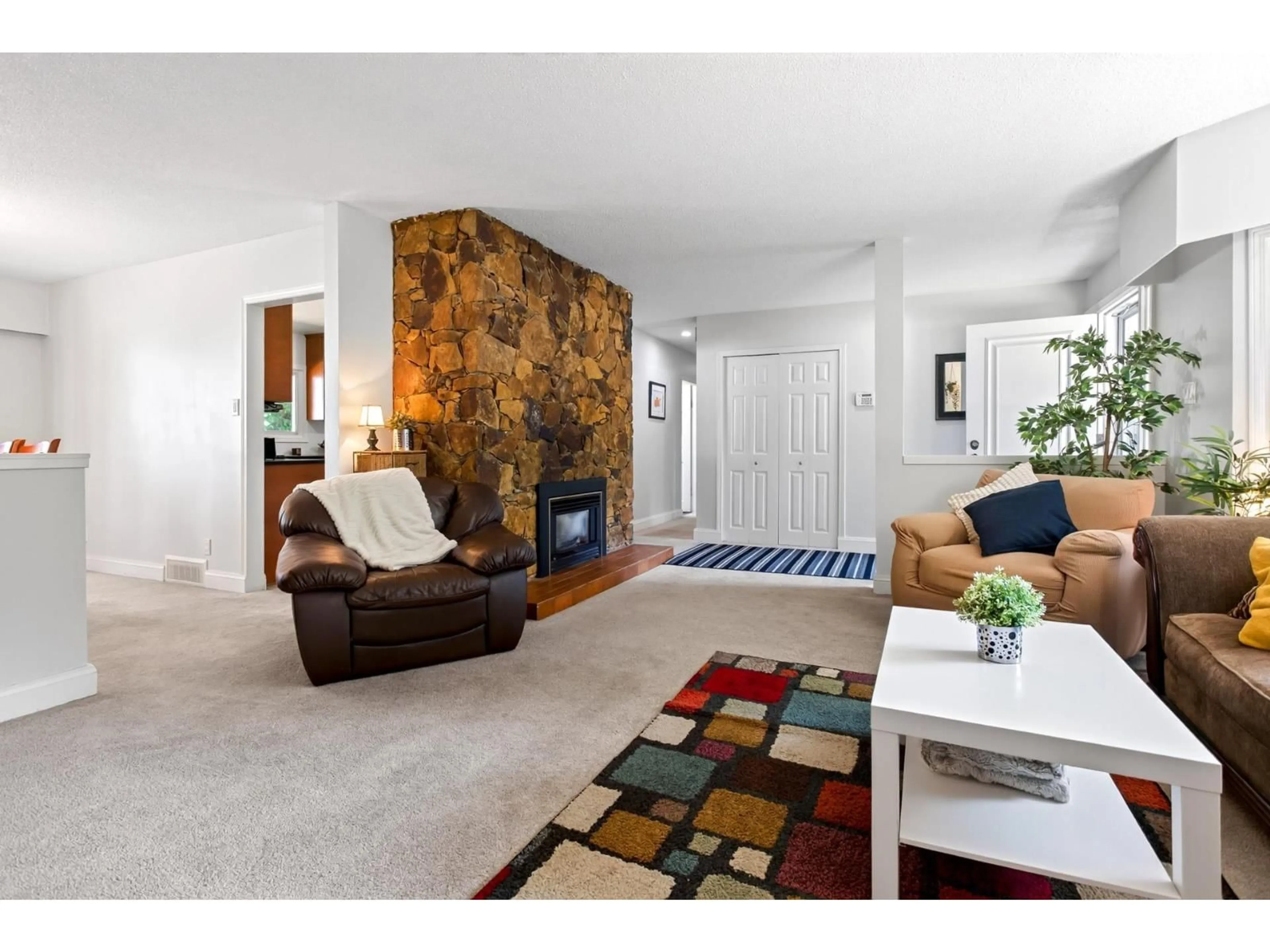 Living room with furniture, carpet floor for 23915 48TH AVENUE, Langley British Columbia V2Z2T1