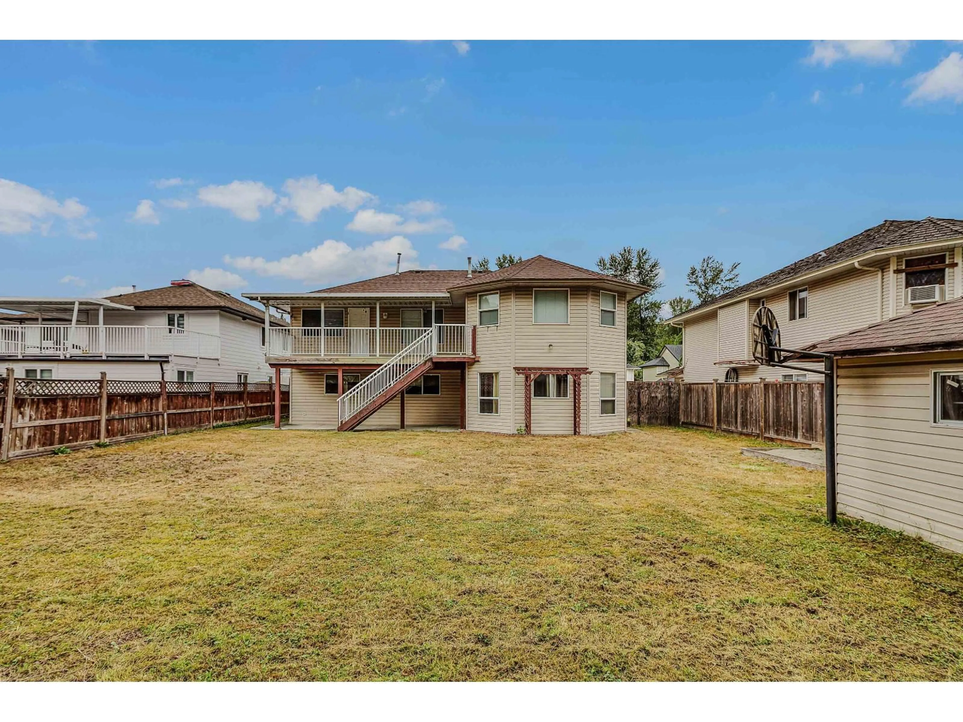 A pic from outside/outdoor area/front of a property/back of a property/a pic from drone, street for 32878 HARWOOD PLACE, Abbotsford British Columbia V2S7C1