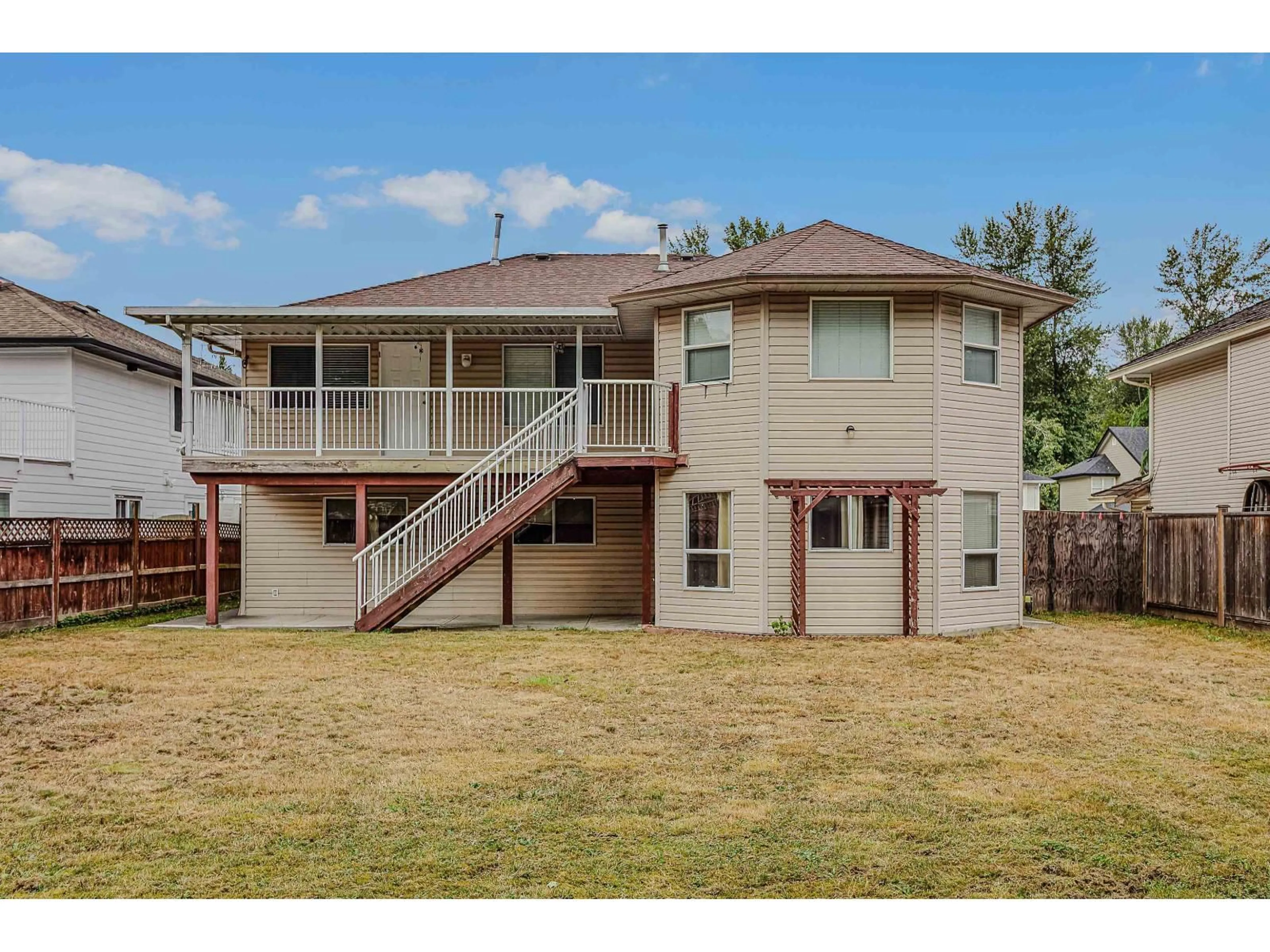 Home with vinyl exterior material, street for 32878 HARWOOD PLACE, Abbotsford British Columbia V2S7C1