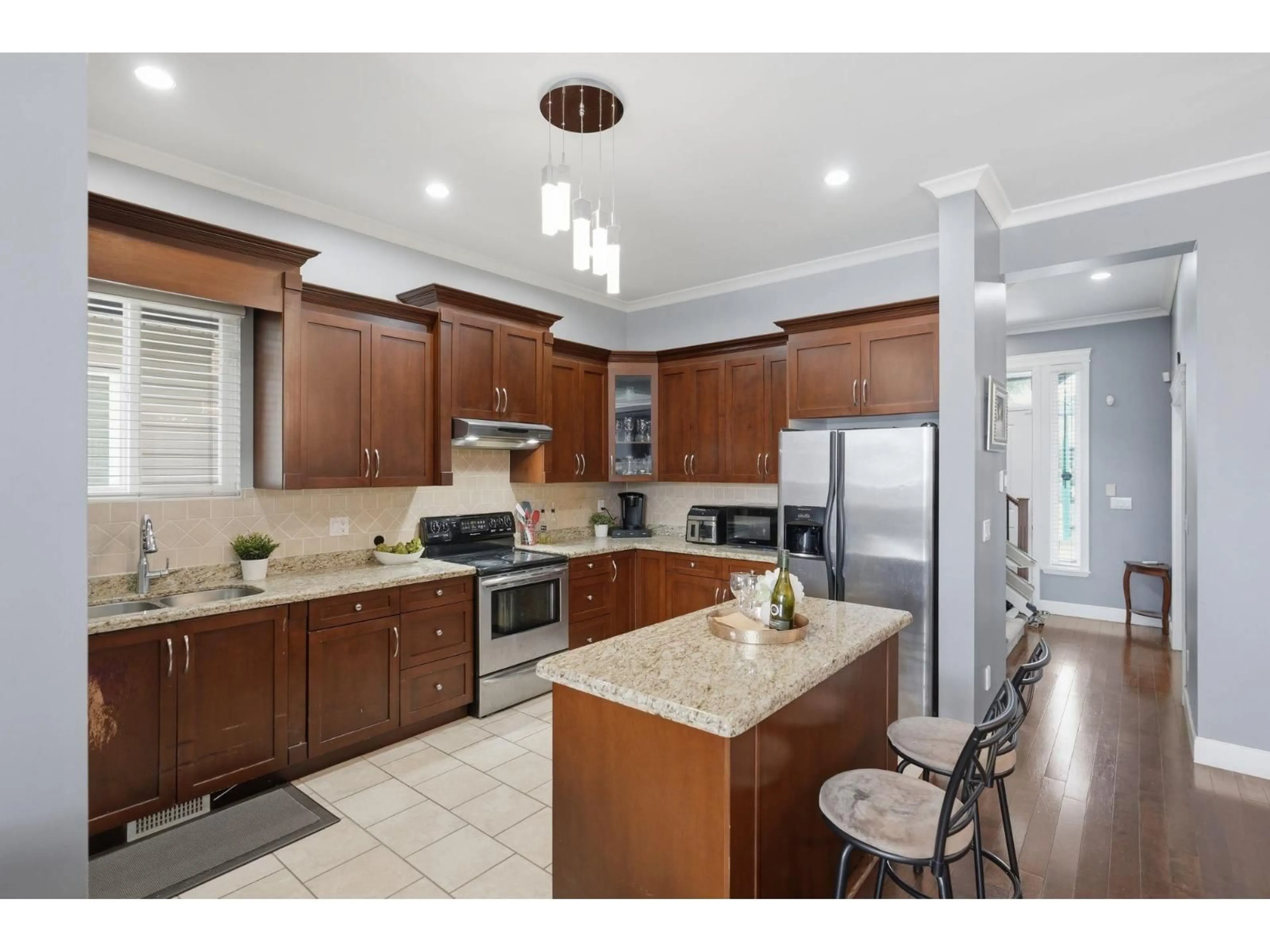 Open concept kitchen, ceramic/tile floor for 6814 192 STREET, Surrey British Columbia V4N0B5