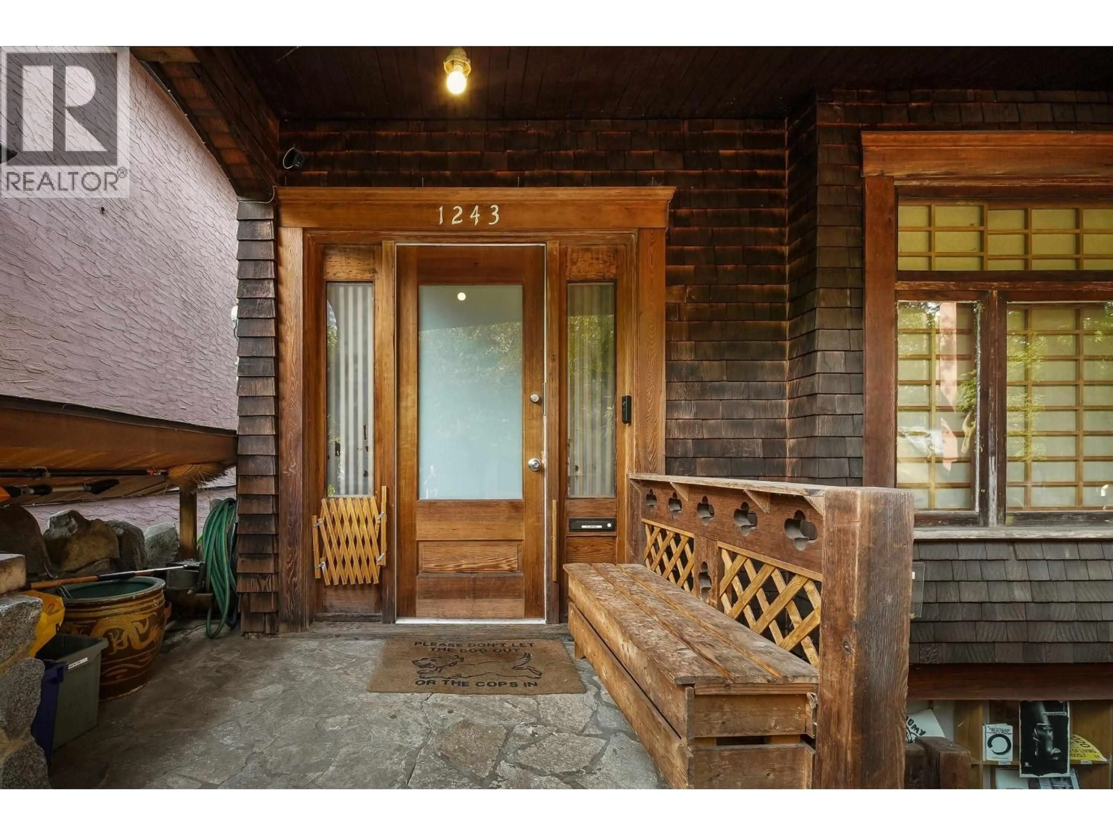 Indoor entryway for 1243 7TH AVENUE, Vancouver British Columbia V6H1B7