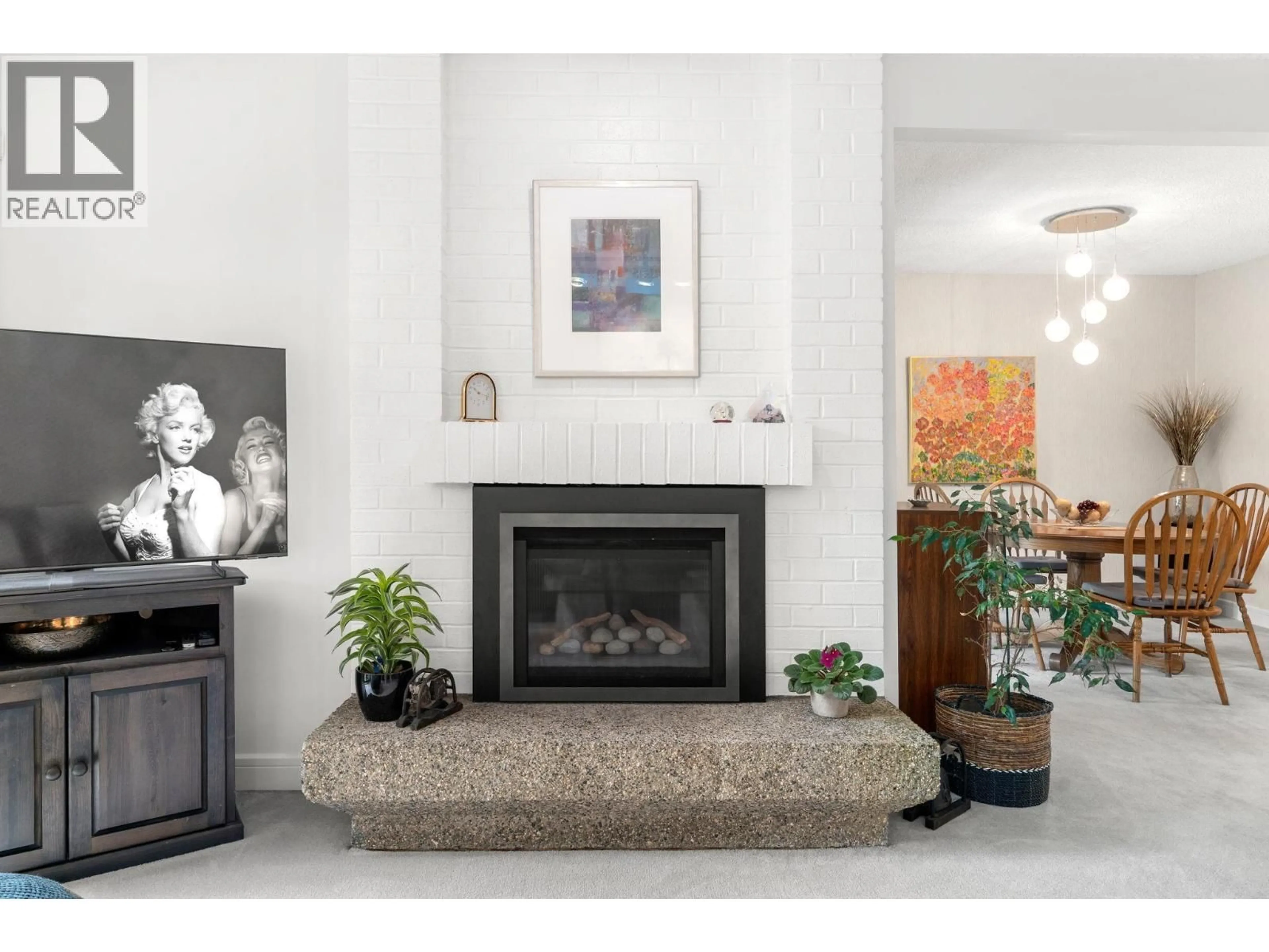 Living room with furniture, unknown for 826 FREDERICK ROAD, North Vancouver British Columbia V7K2Y3