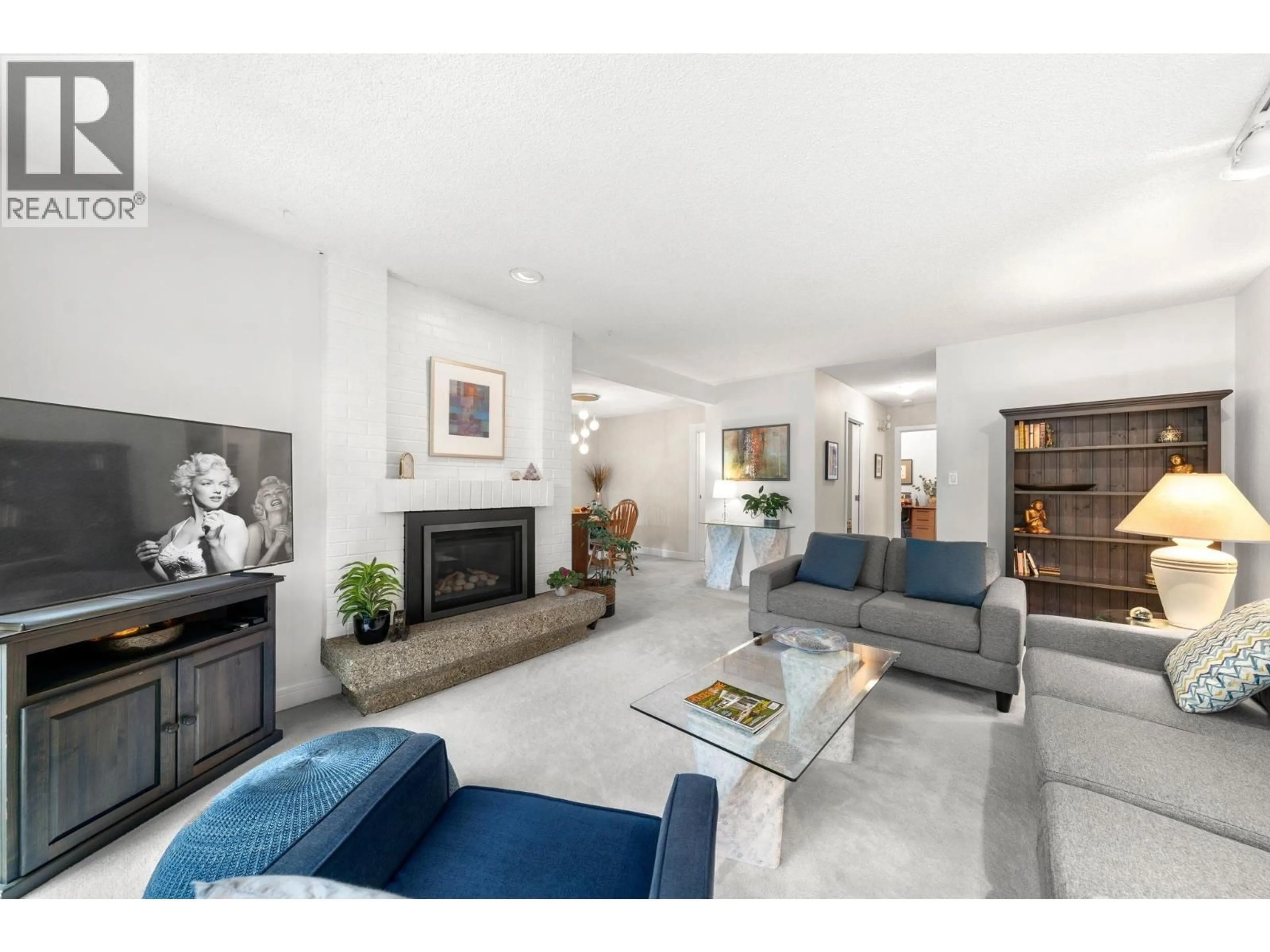 Living room with furniture, unknown for 826 FREDERICK ROAD, North Vancouver British Columbia V7K2Y3