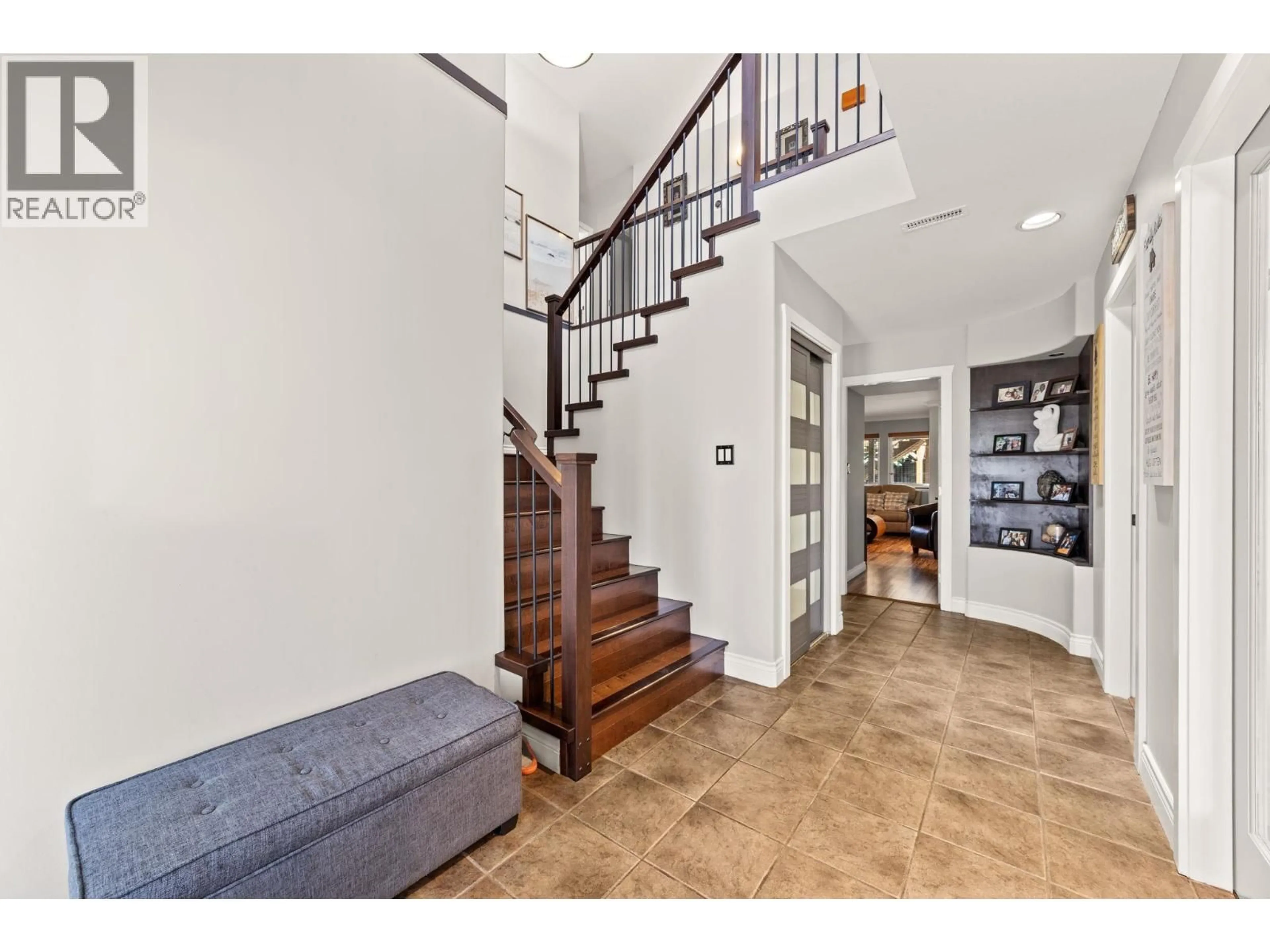 Indoor entryway for 11870 236B STREET, Maple Ridge British Columbia V4R2C9