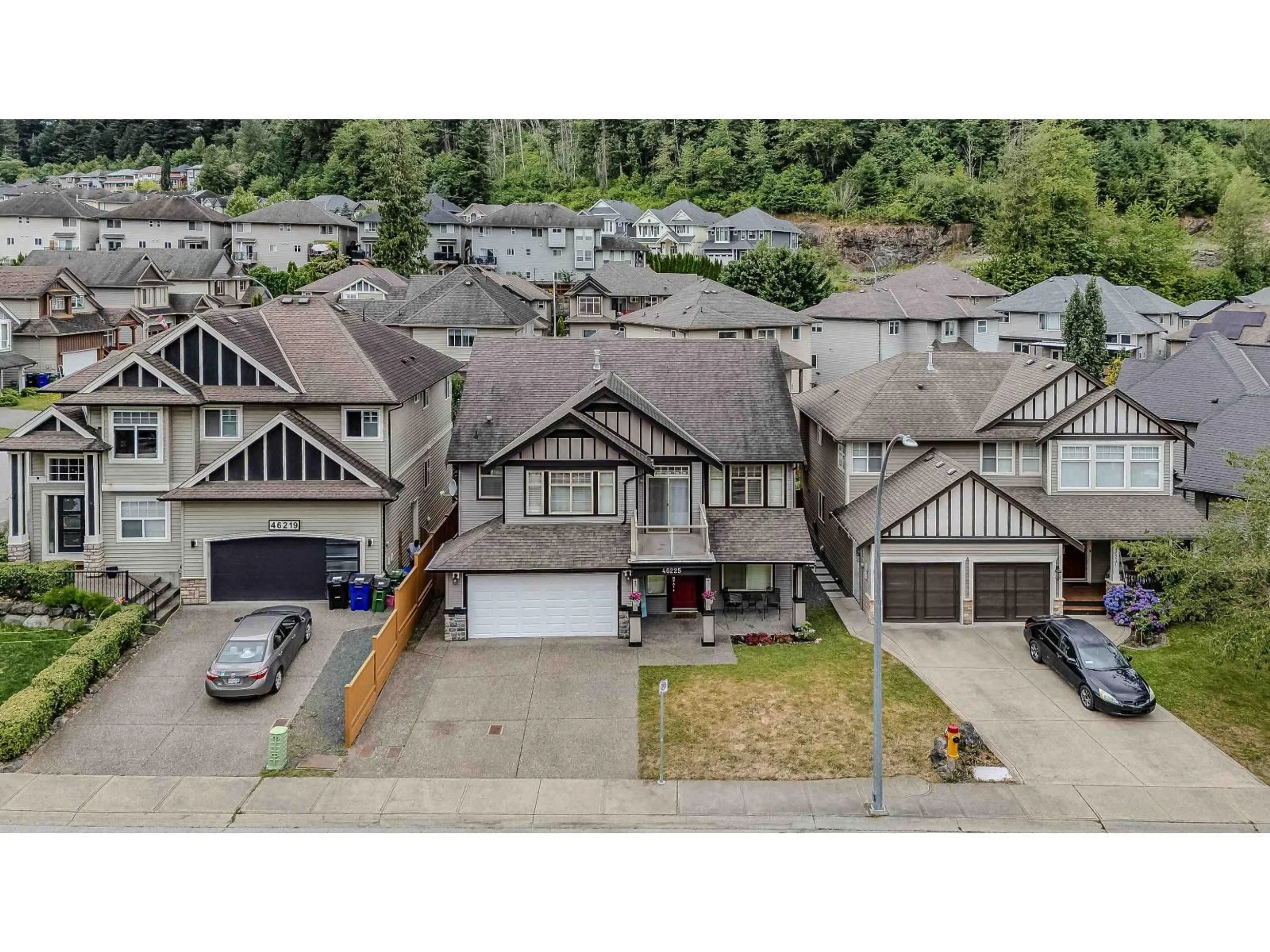 A pic from outside/outdoor area/front of a property/back of a property/a pic from drone, unknown for 46225 KERMODE CRESCENT, Chilliwack British Columbia V2R0C7