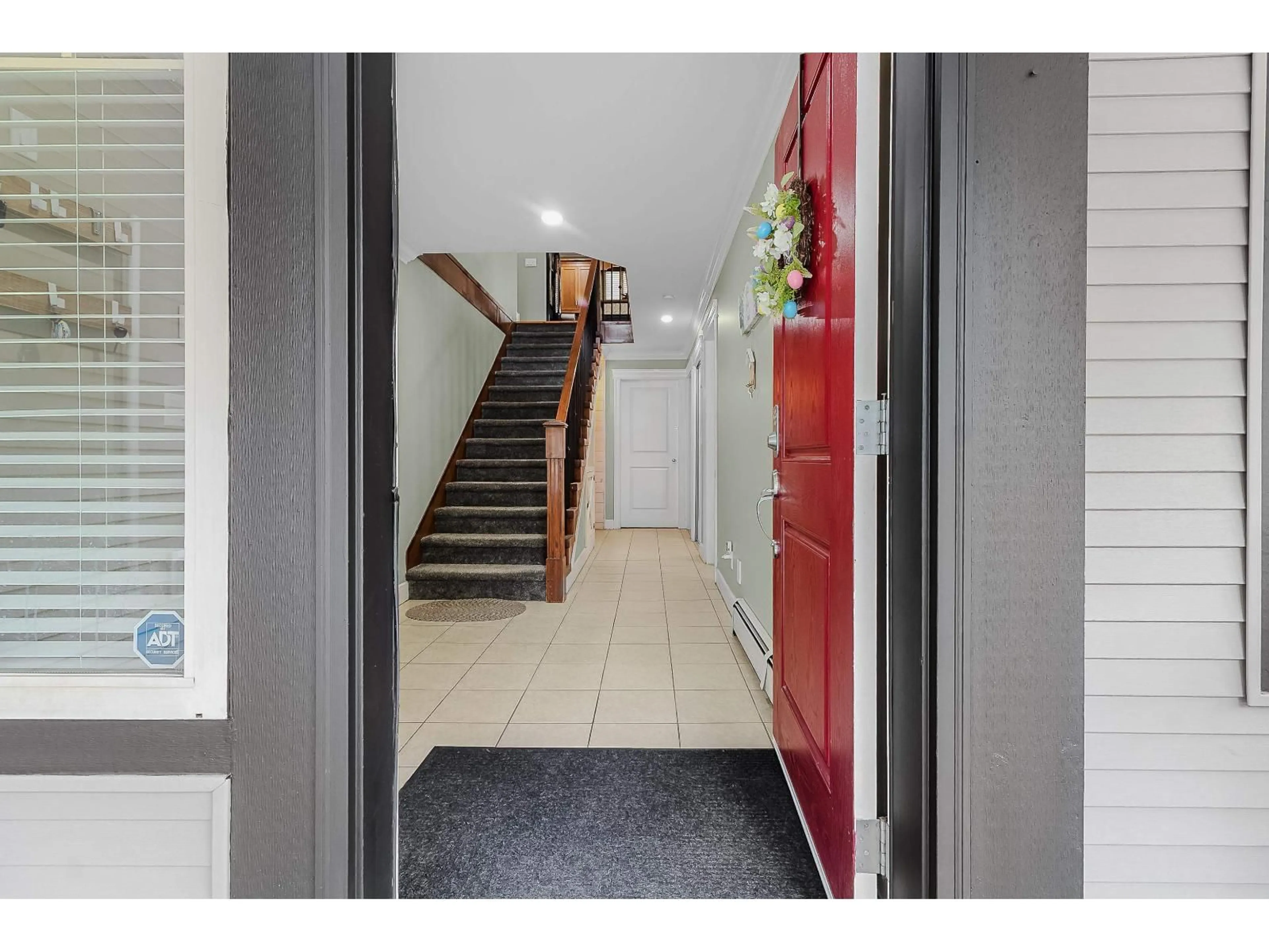 Indoor foyer for 46225 KERMODE CRESCENT, Chilliwack British Columbia V2R0C7