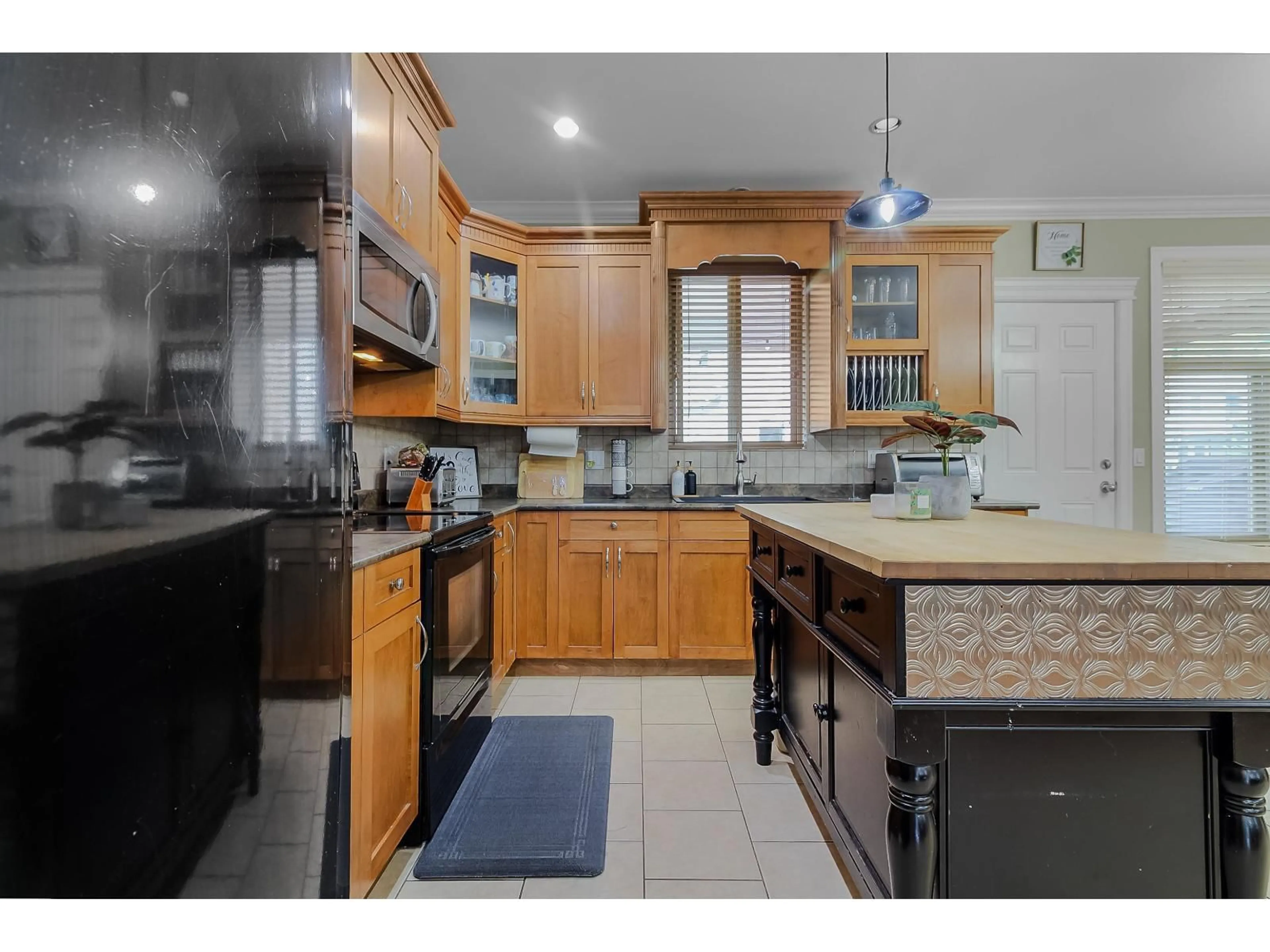 Standard kitchen, ceramic/tile floor for 46225 KERMODE CRESCENT, Chilliwack British Columbia V2R0C7