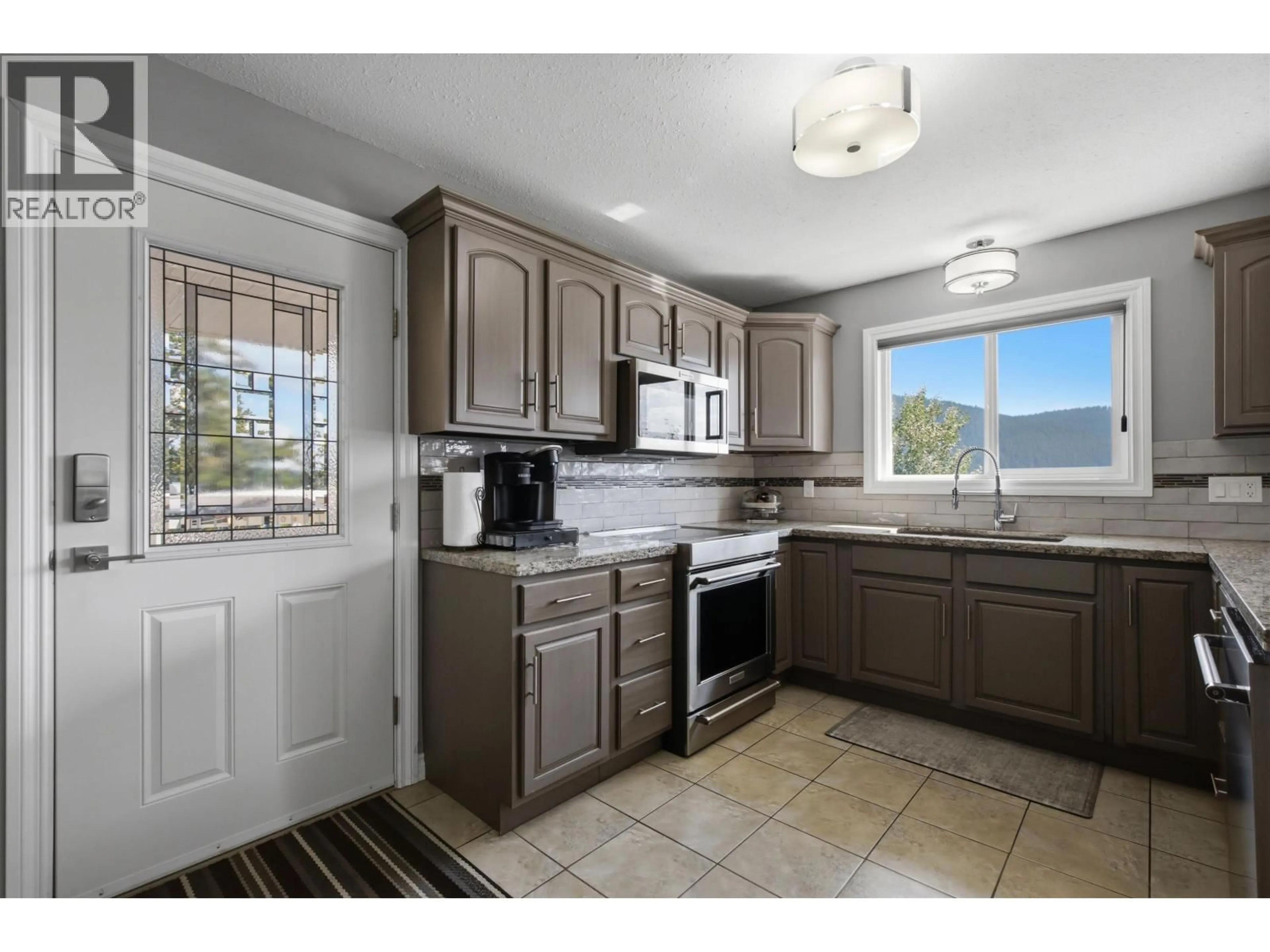 Standard kitchen, ceramic/tile floor for 1934 WHITE ROAD, Williams Lake British Columbia V2G5G9
