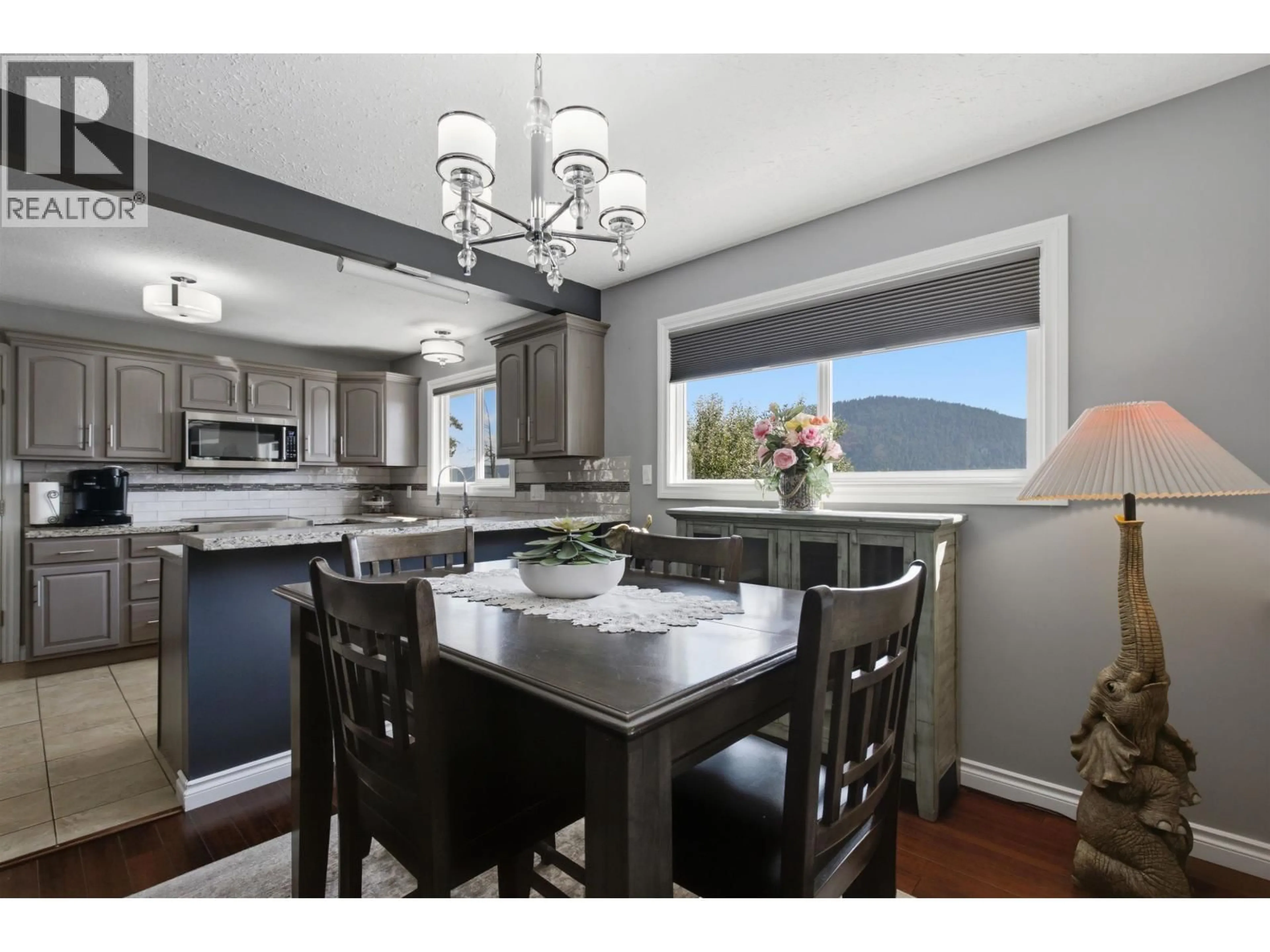 Open concept kitchen, unknown for 1934 WHITE ROAD, Williams Lake British Columbia V2G5G9