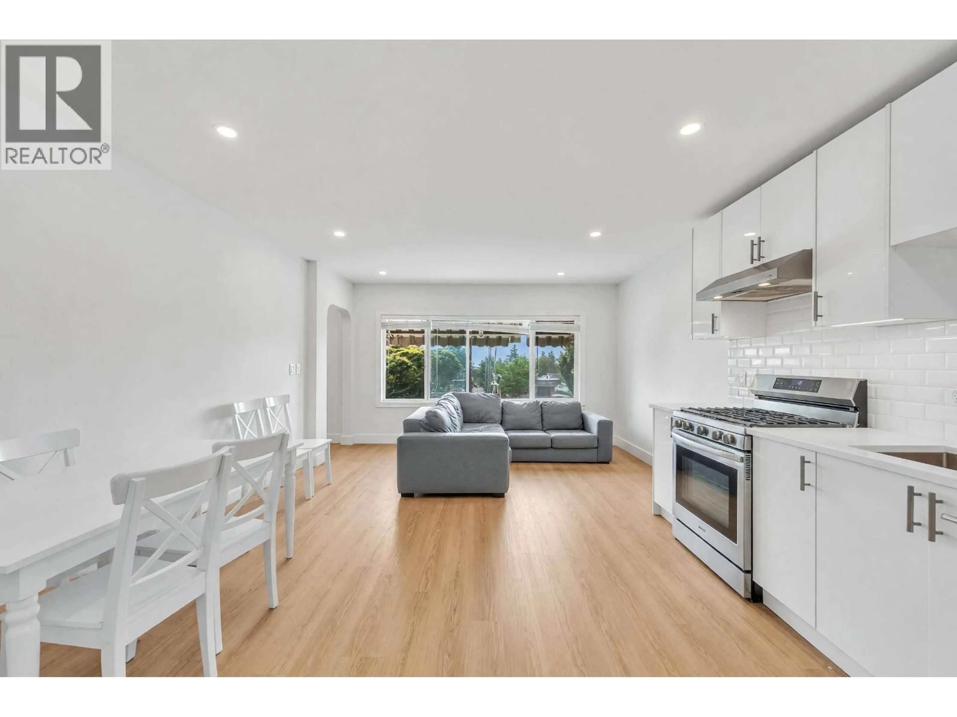 Unknown for 425 57TH AVENUE, Vancouver British Columbia V5X1S8
