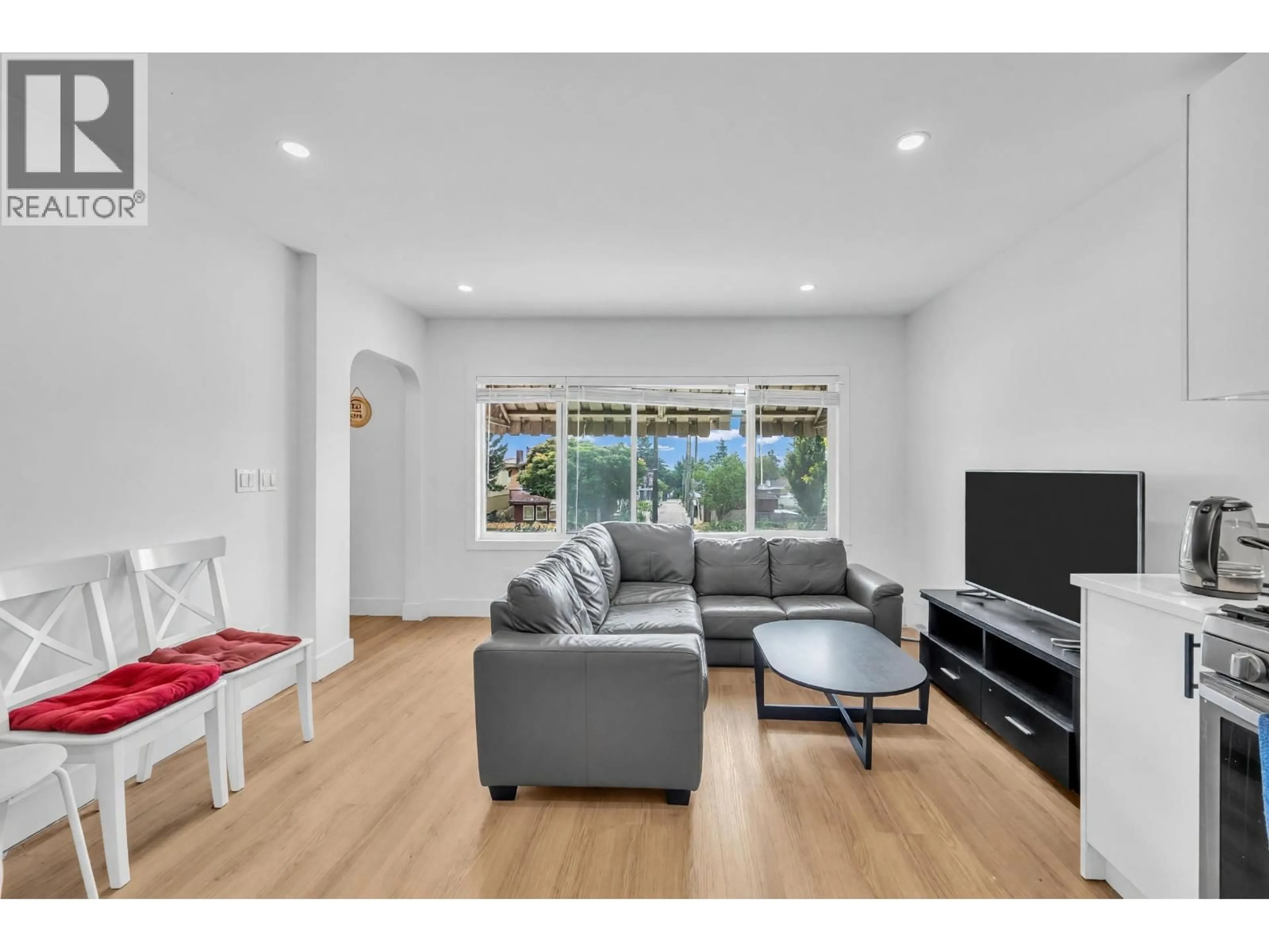 Living room with furniture, unknown for 425 57TH AVENUE, Vancouver British Columbia V5X1S8