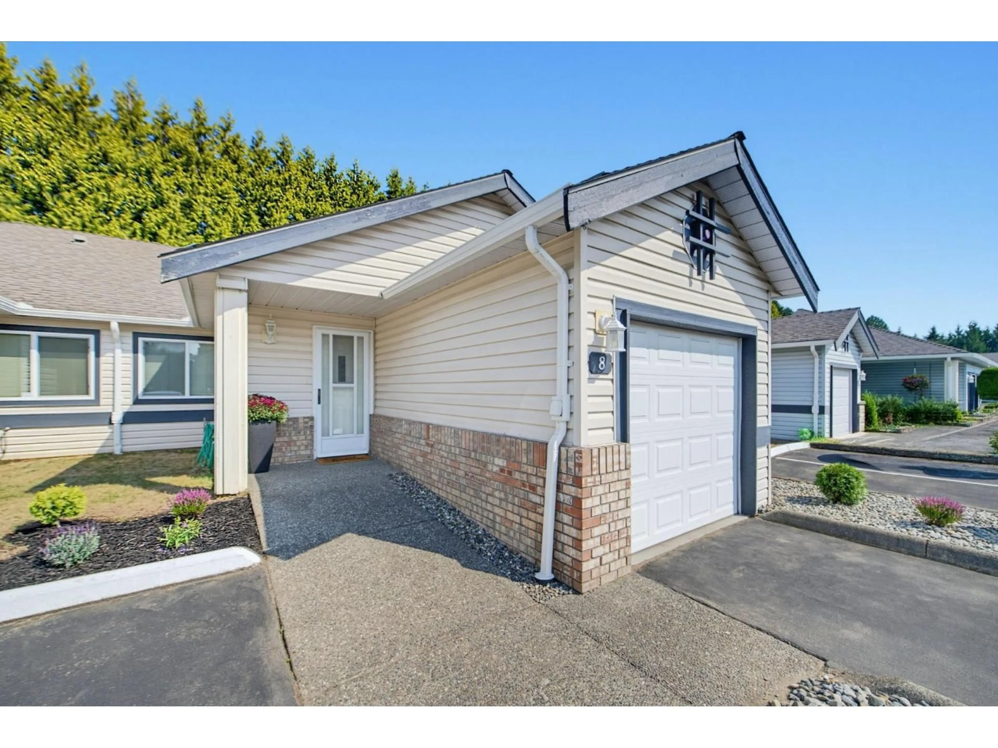 Home with vinyl exterior material, street for 8 - 5550 LANGLEY BYPASS, Langley British Columbia V3A7Z3
